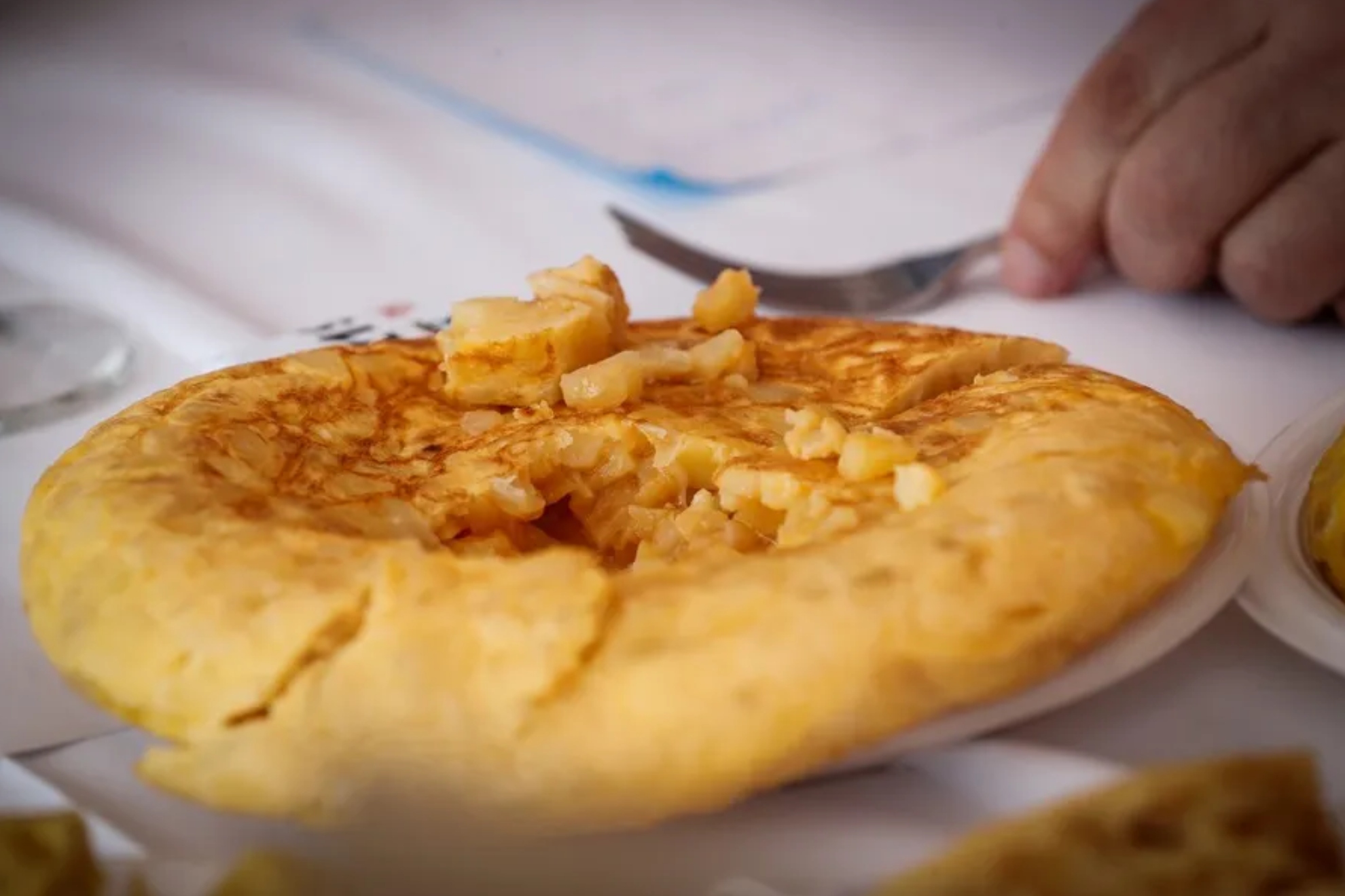 Carmiña, cocinera, revela cómo es su tortilla EFE