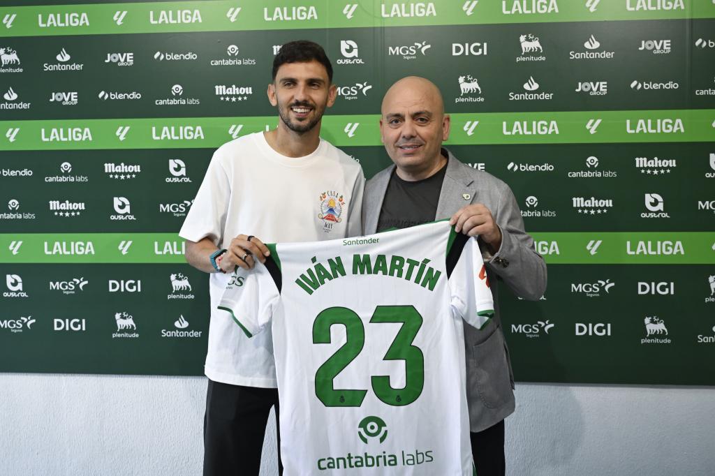 Chema Aragón junto a Iván Martín EFE/ Pedro Puente Hoyos