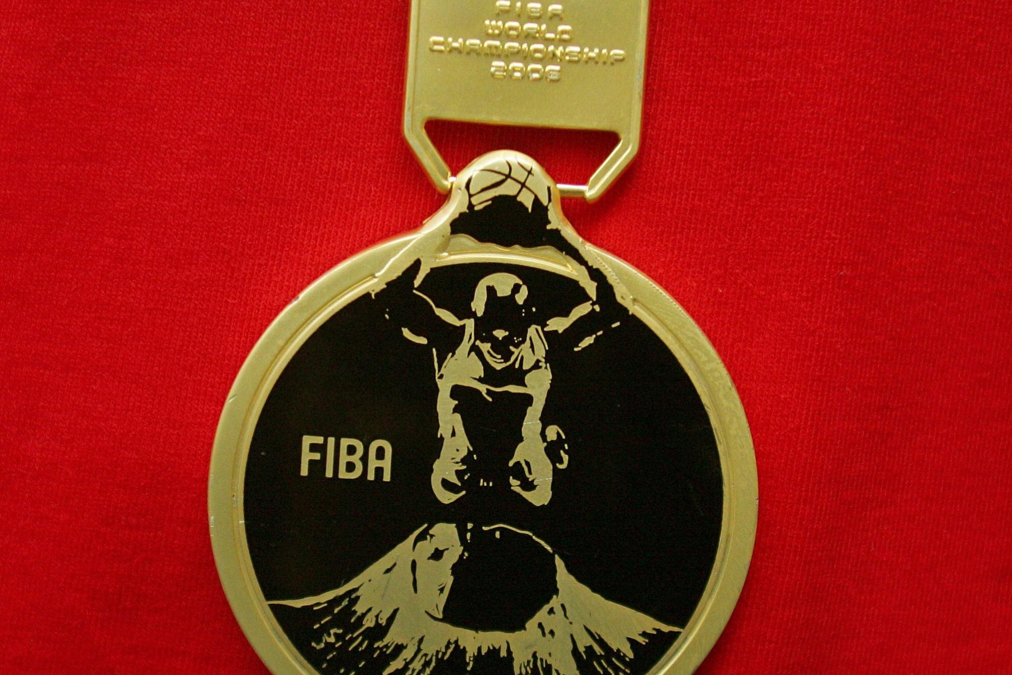 La medalla de oro del Mundial de Japón 2006. FIBA