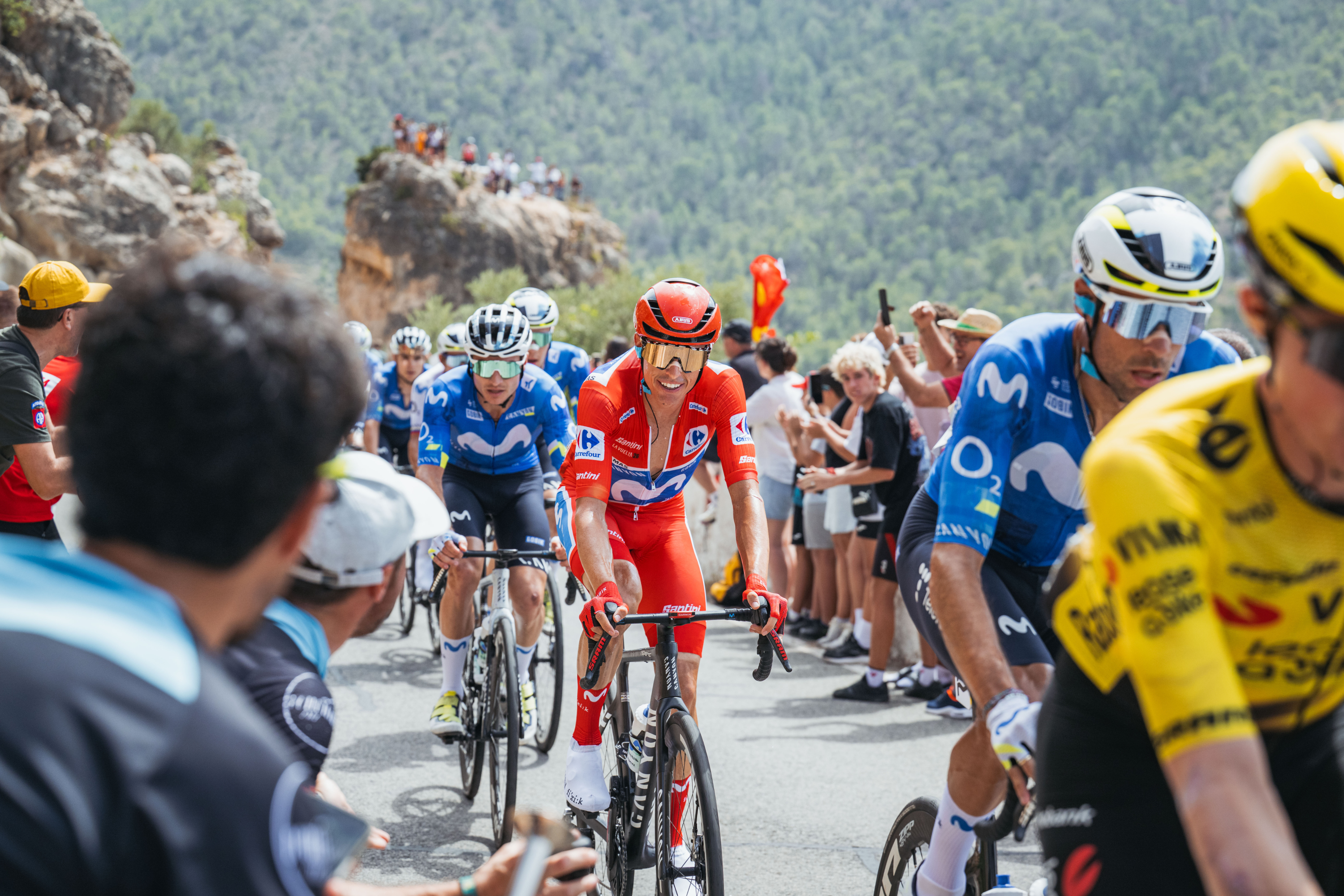 Enric Mas, durante una etapa de LaVuelta 2026. A.S.O-Cxcling-Toni Baixauli