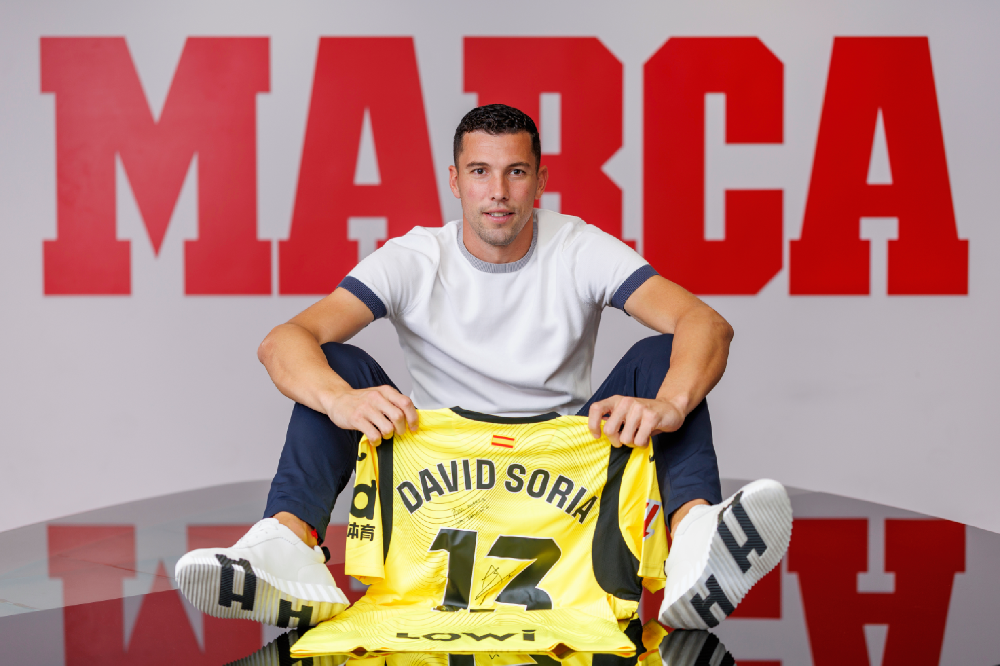 David Soria posa en las instalaciones de MARCA APO CABALLERO