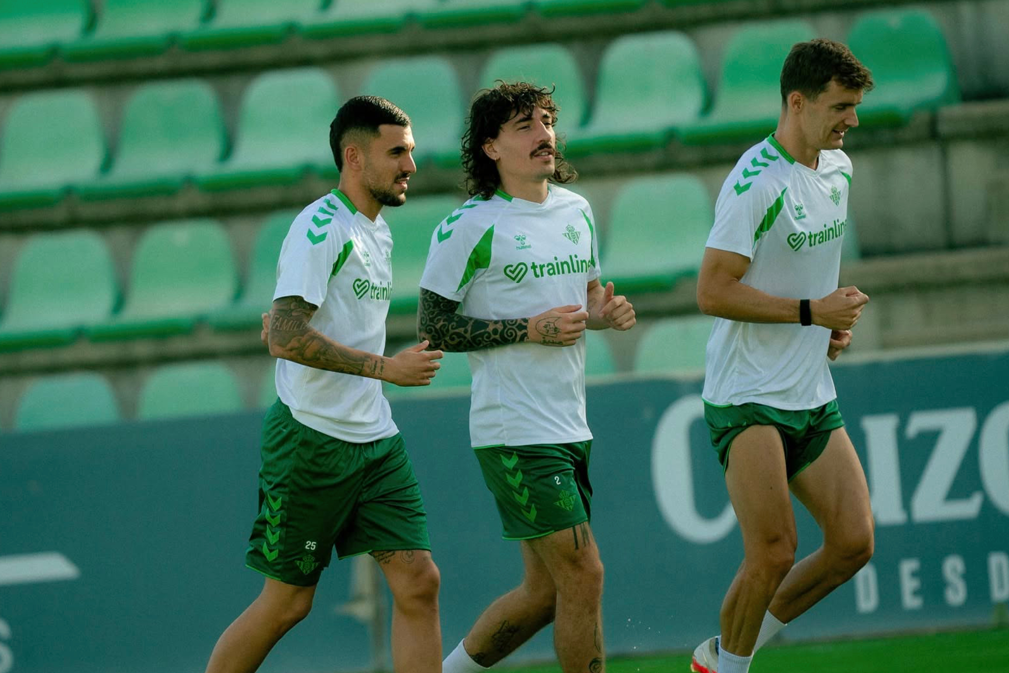 Ceballos, Bellerín y Llorente, entrenándose REAL BETIS
