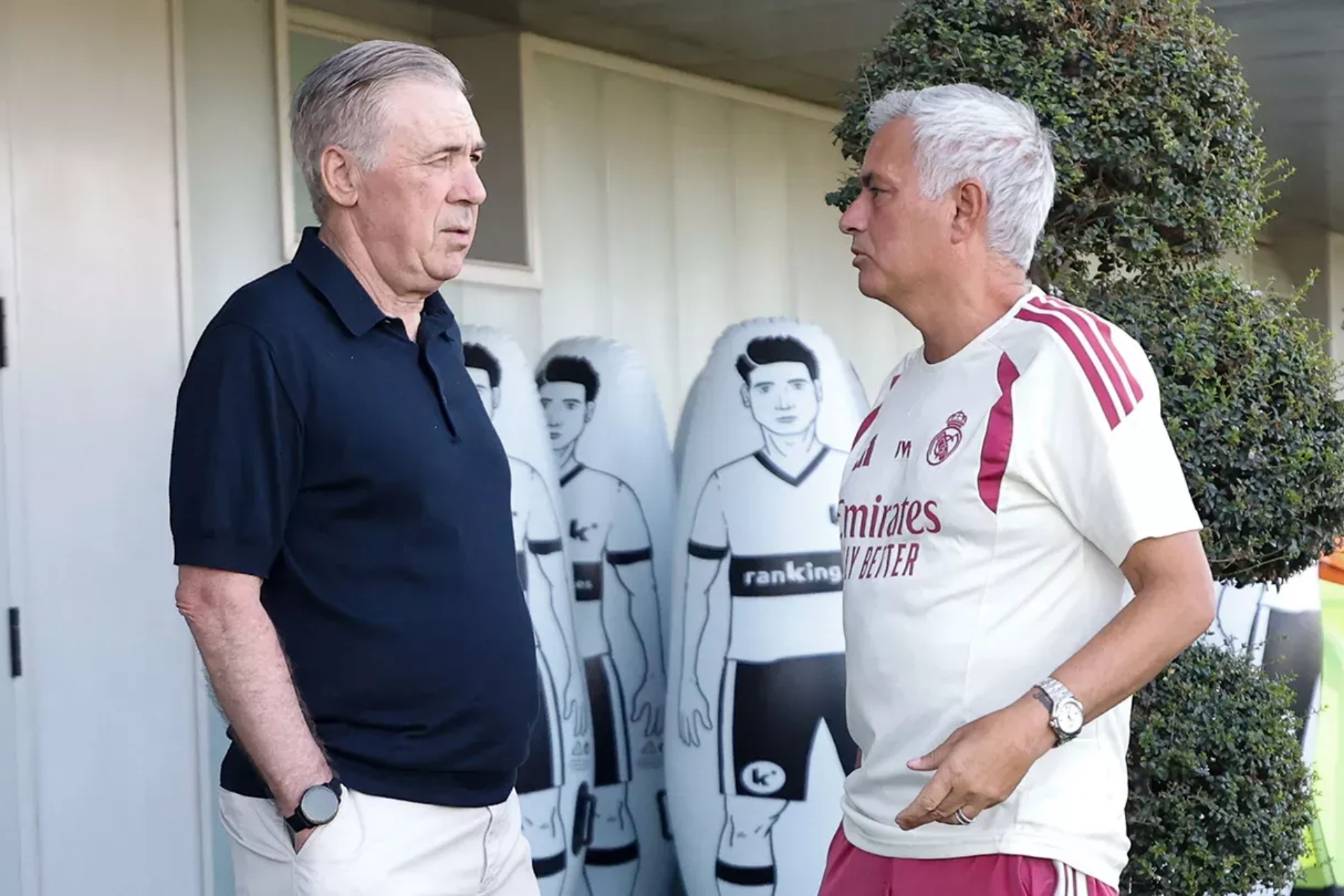 Ancelotti y Mourinho. REALMADRID.COM