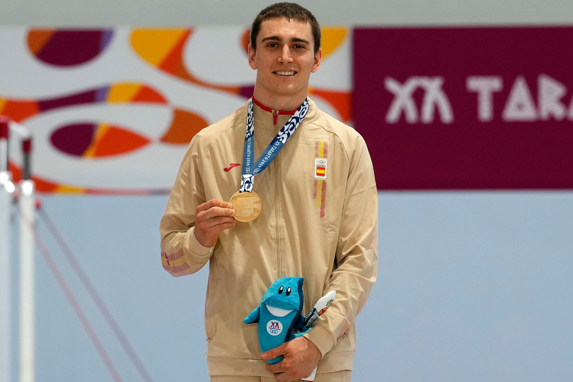 El gimnasta Ignacio Yockers con su oro en caballo con arcos.