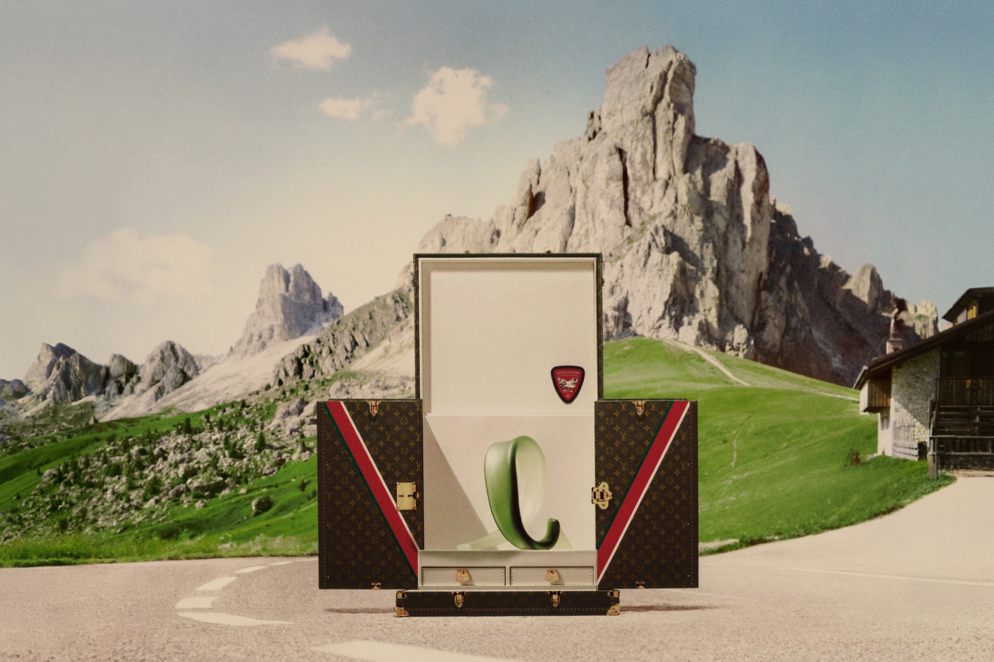 El baúl diseñado por Louis Vuitton para el trofeo. LOUIS VUITTON