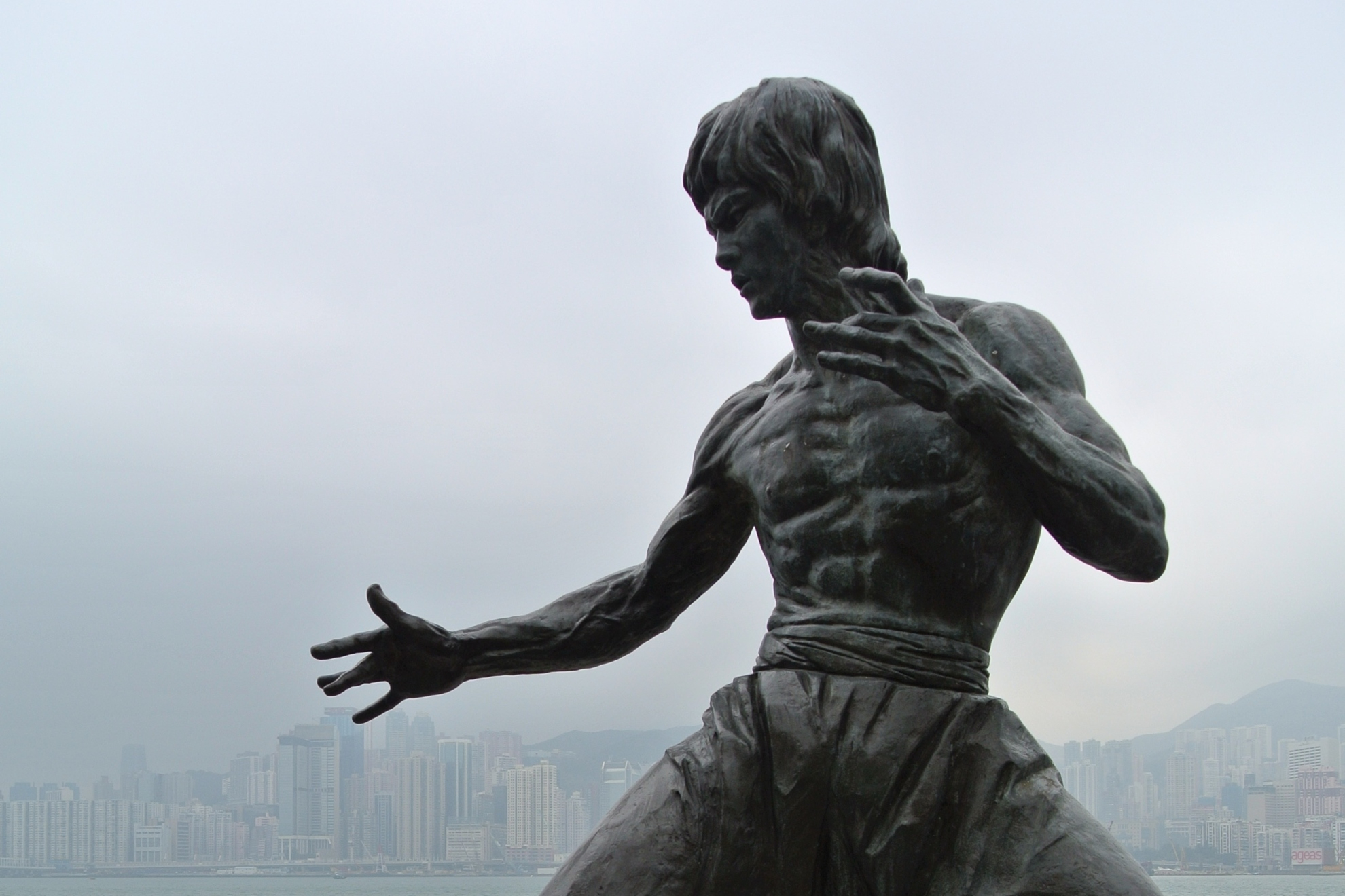 Bruce Lee en una estatua EFE