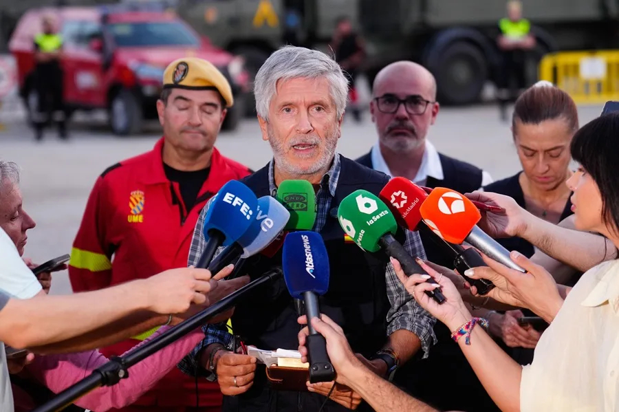 Imagen de Marlaska hablando ante los medios EFE