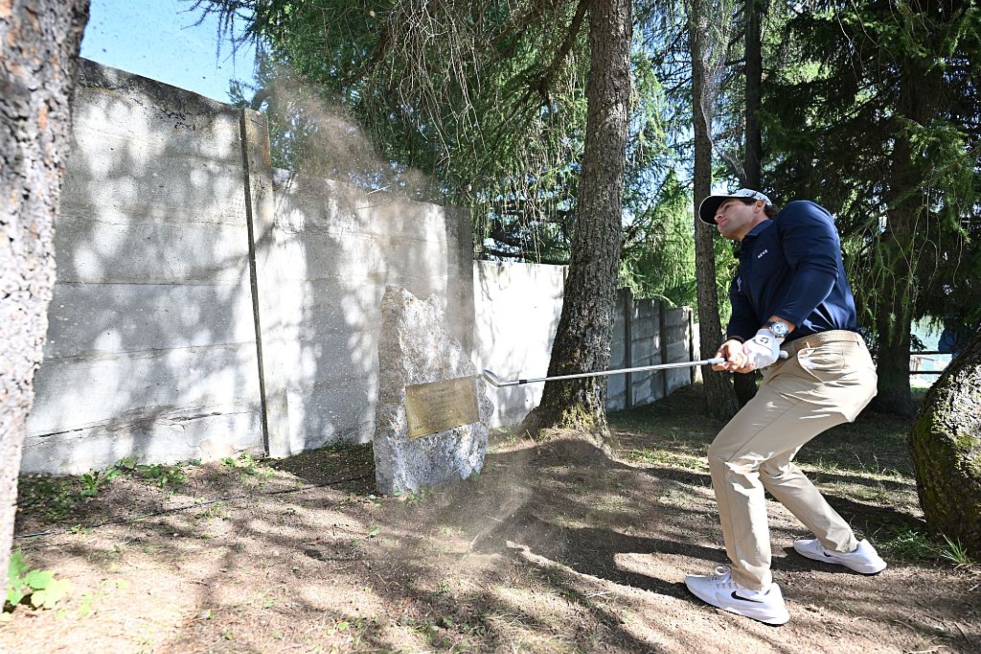 Ayora (21) intenta recrear el golpe de Seve en Crans sur Sierre, en prácticas GETTY IMAGES
