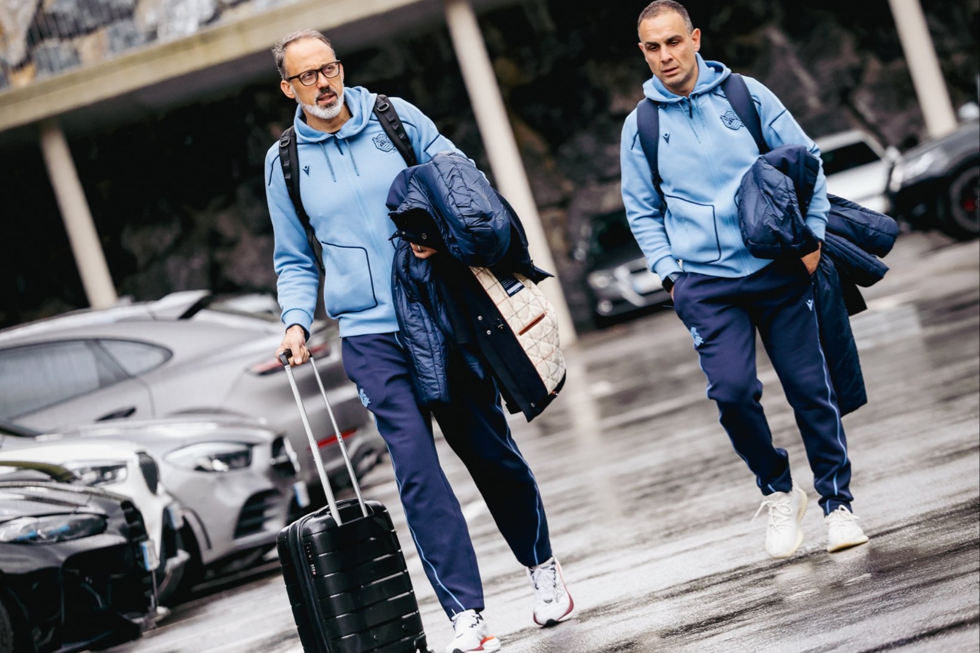Pellegrino Matarazzo y John Maisano, en un viaje con la Real. REAL SOCIEDAD