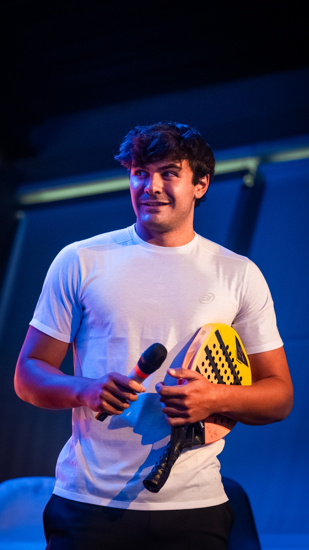 Pablo Cardona, en la presentación de su pala Bullpadel. BULLPADEL
