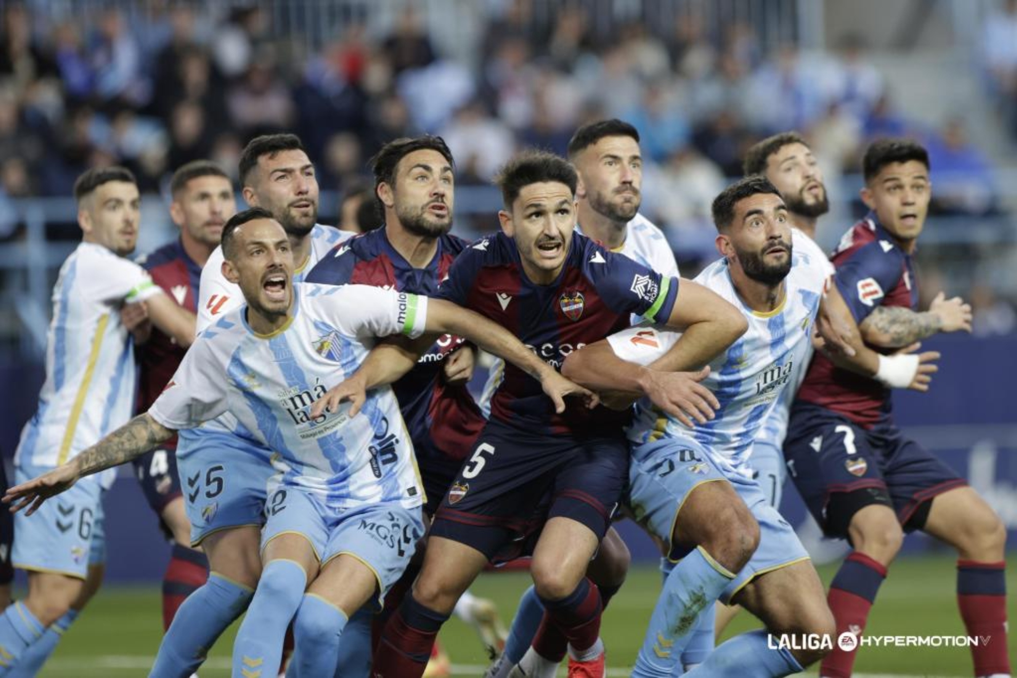 Un lance de un Málaga-Levante en La Rosaleda de la temporada 24-25.
