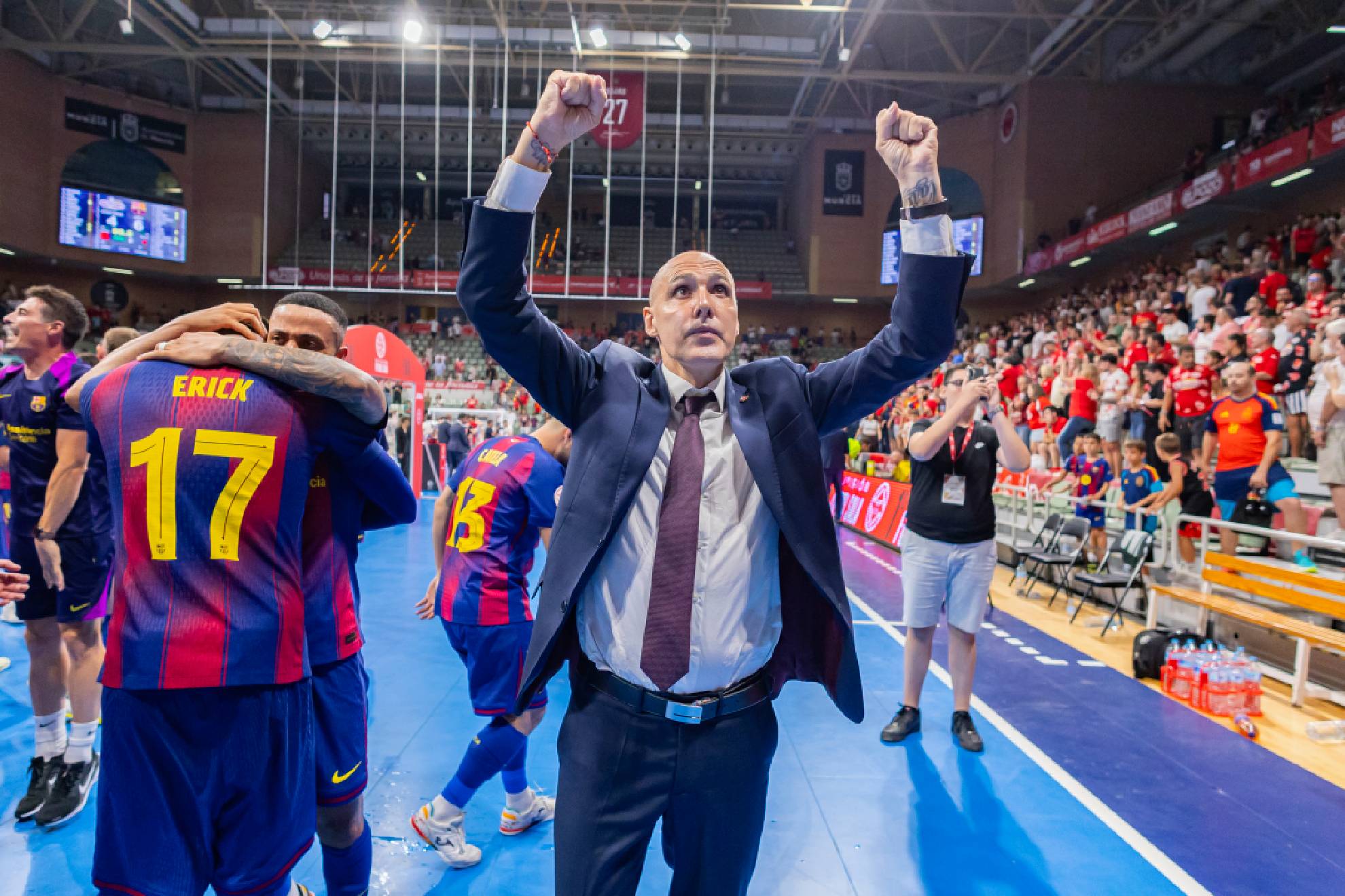 Javi Rodríguez, durante las celebraciones del título de Liga en el Palacio de los Deportes de Murcia el pasado junio RFEF