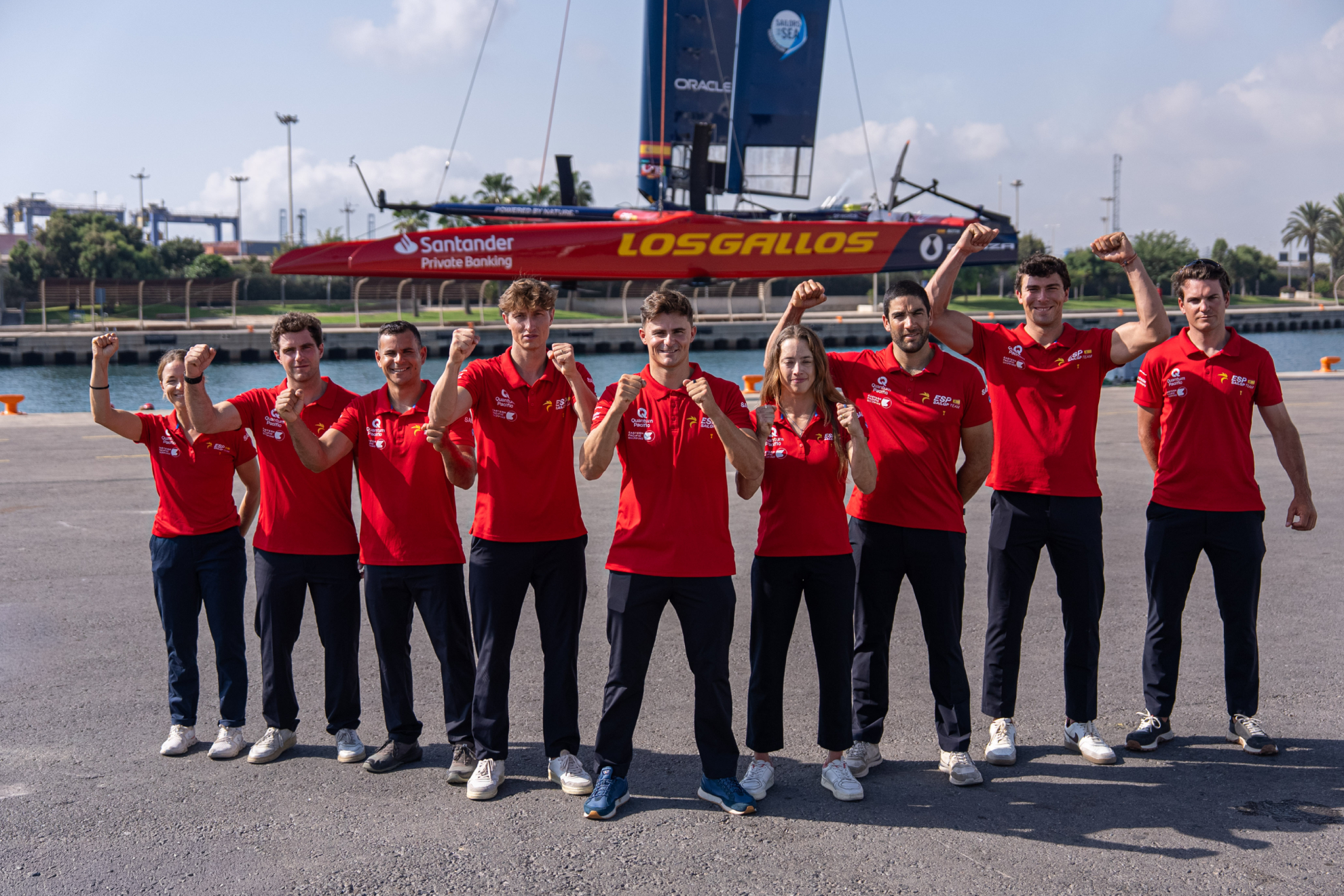 El equipo español de SailGP en la Marina de Valencia. UGO FONOLLÁ