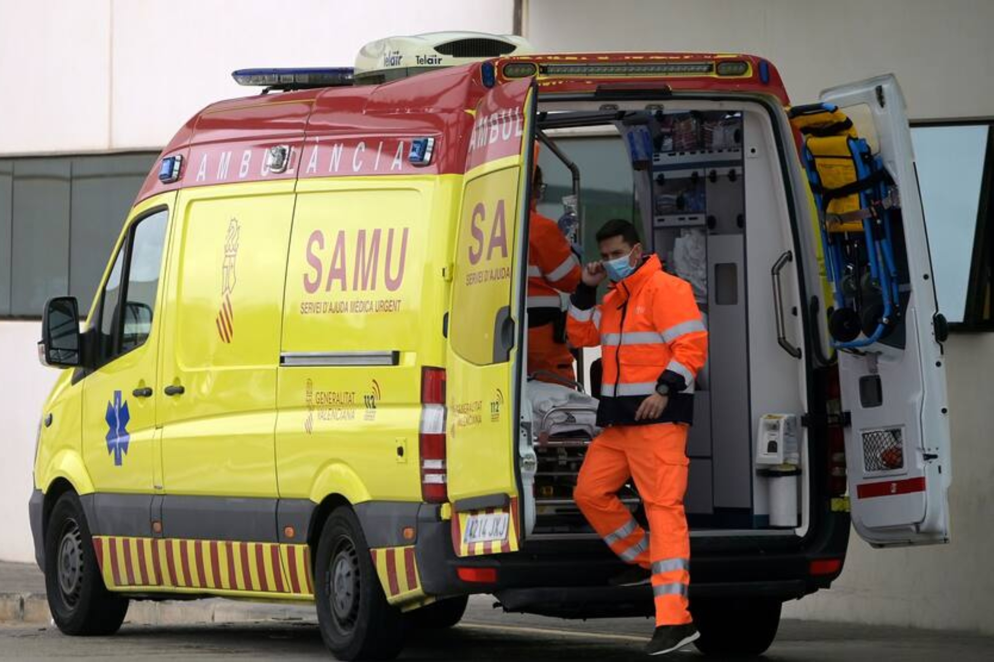 Muere una niña de 11 años y su hermano de 9 está herido tras caérseles un pilar en Alzira. EFE