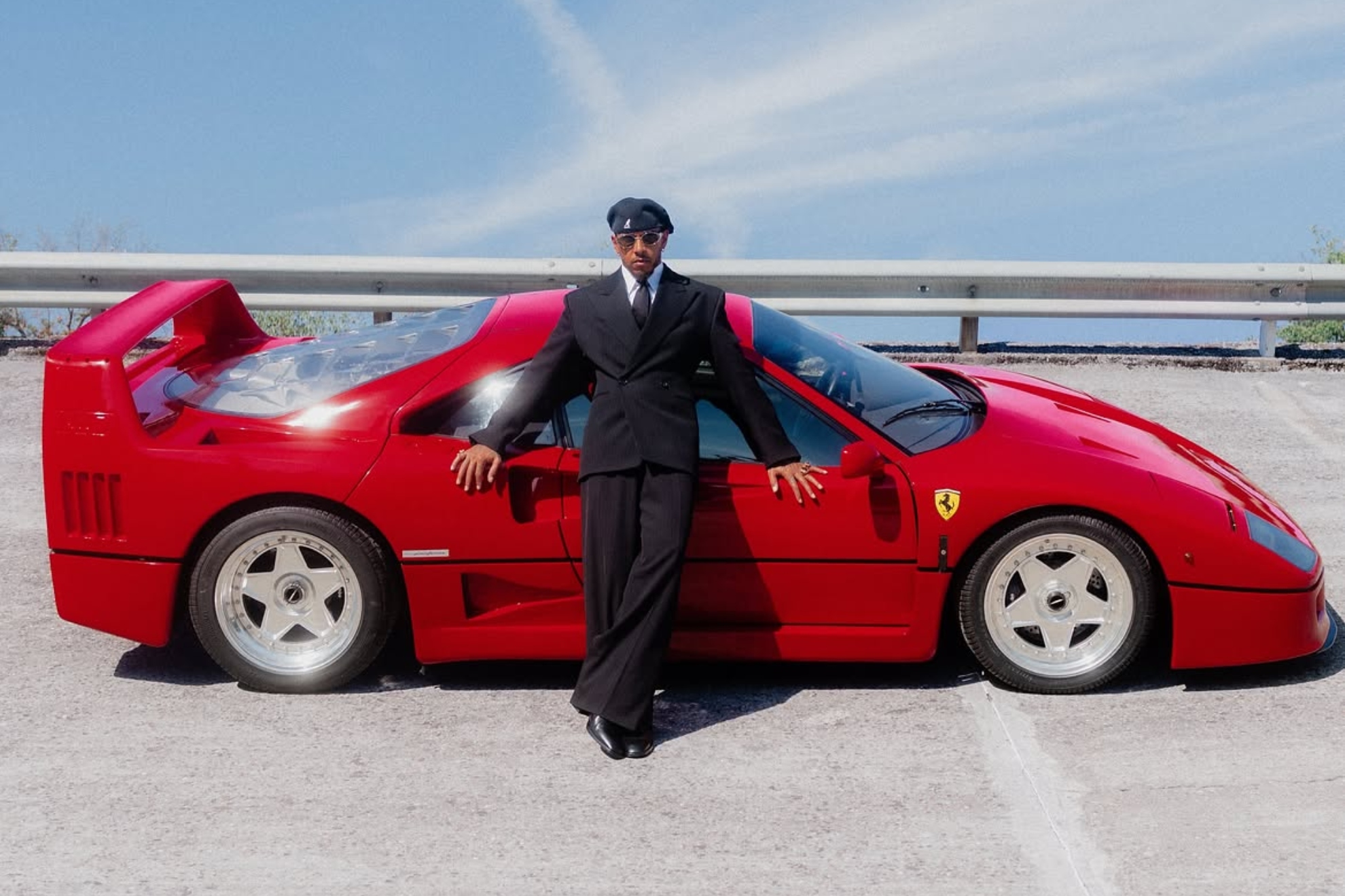 Lewis Hamilton posa con su Ferrari F40 en el viejo Monza @lewishamilton