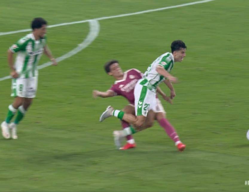 La acción de Arda Güler que generó polémica al no ser castigada con la segunda tarjeta amarilla