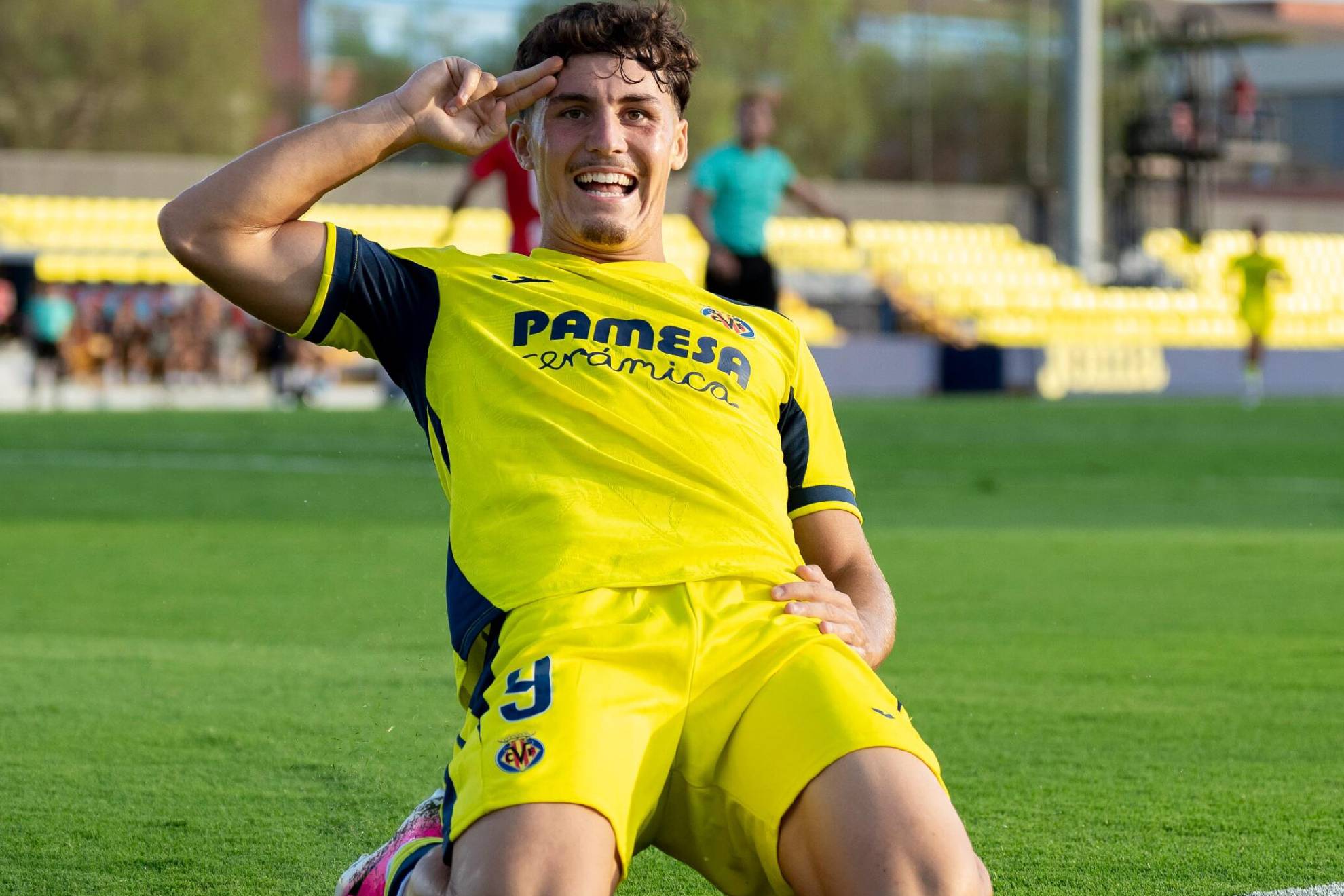 Albert García, el joven delantero del filial amarillo, ya lleva tres goles en dos jornadas
