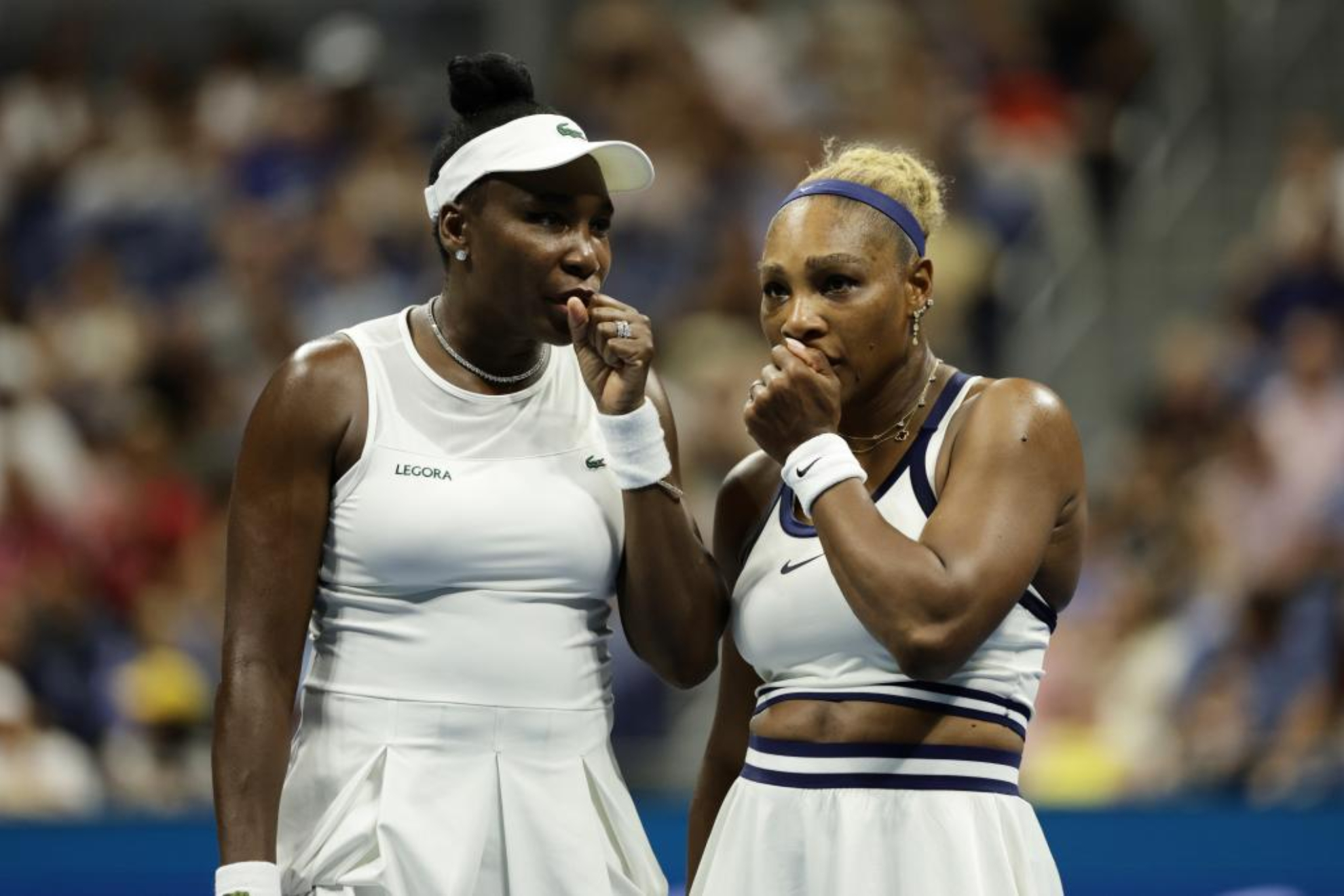 Venus Williams y Serena Williams, en su partido en el US Open. LAPRESSE