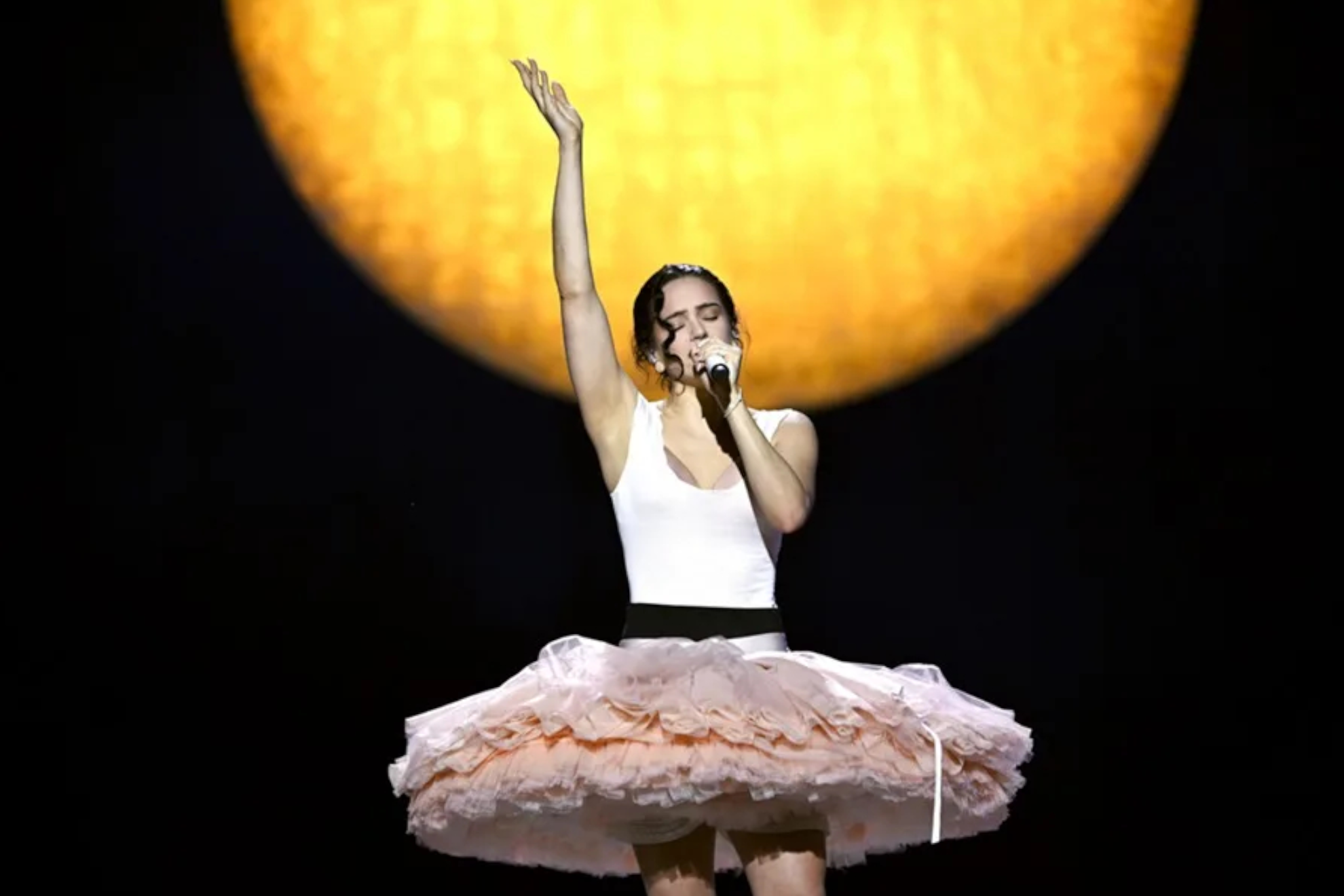 Rosalía, cantante, durante uno de los conciertos de la gira EFE