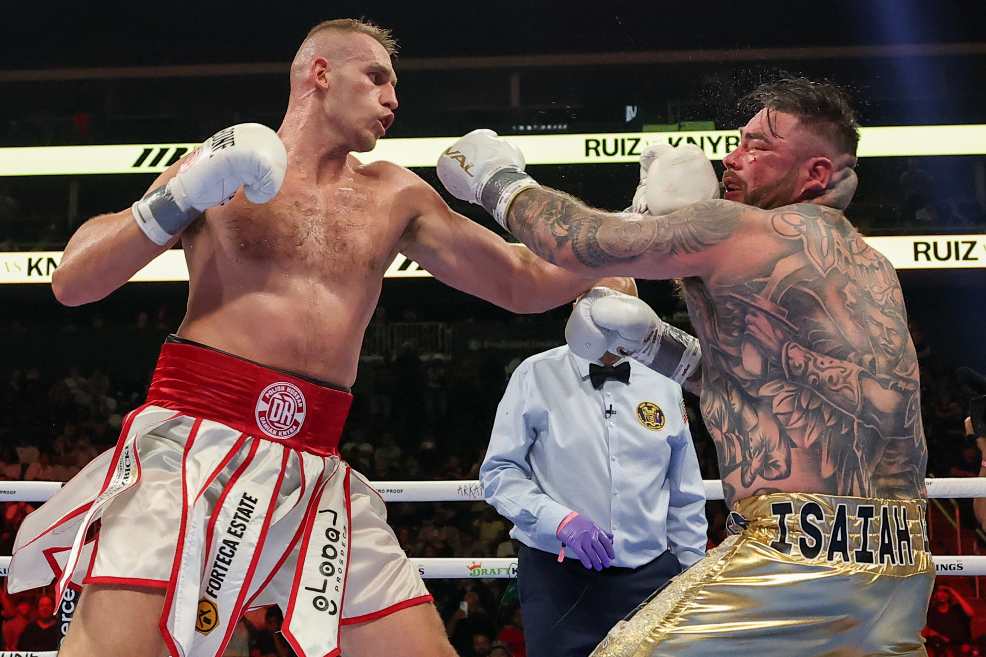 Damian Knyba alcanza en el rostro a Andy Ruiz Jr.