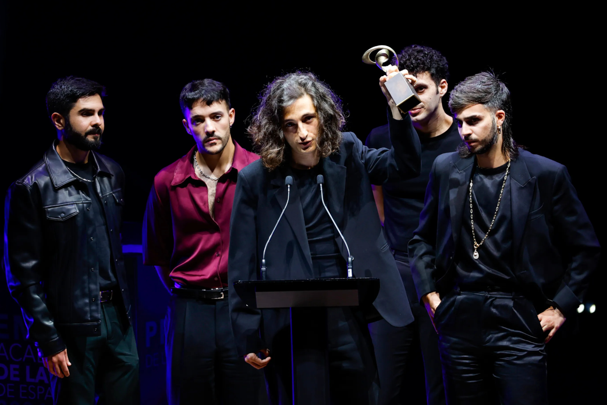 Los miembro de Arde Bogotá reciben el galardón a Mejor Álbum del Año en los Premios de la Academia de la Música de España de 2024 EFE