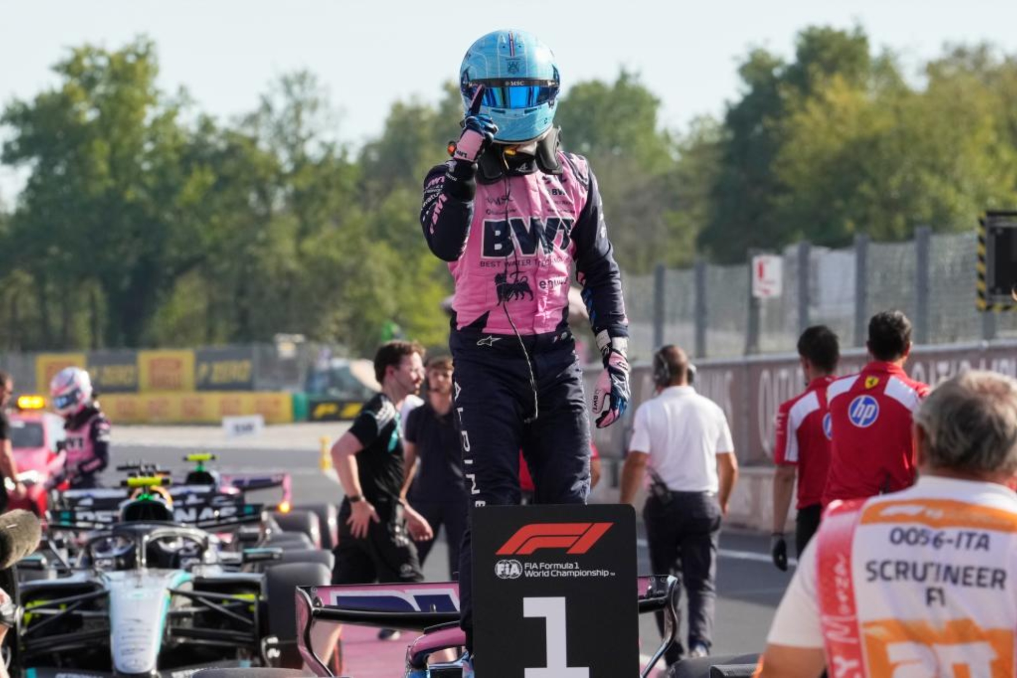 Gasly celebra.