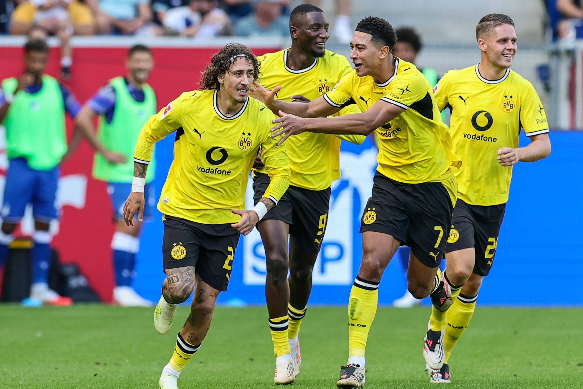 Fabio Silva anota para el Dortmund. EFE.