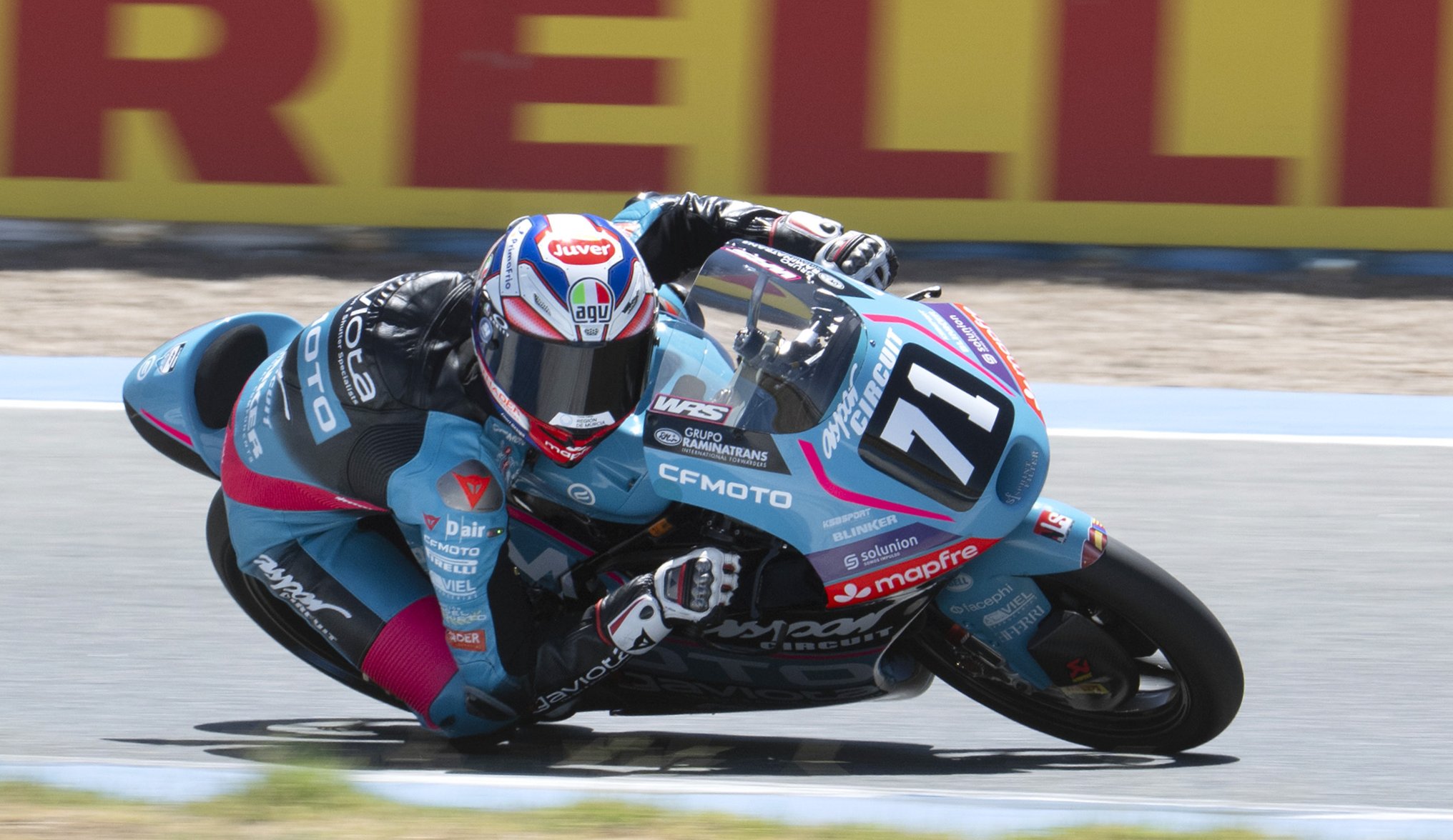 Carlos Cano parte en la pole de Moto3 en Cheste. MotoJunior