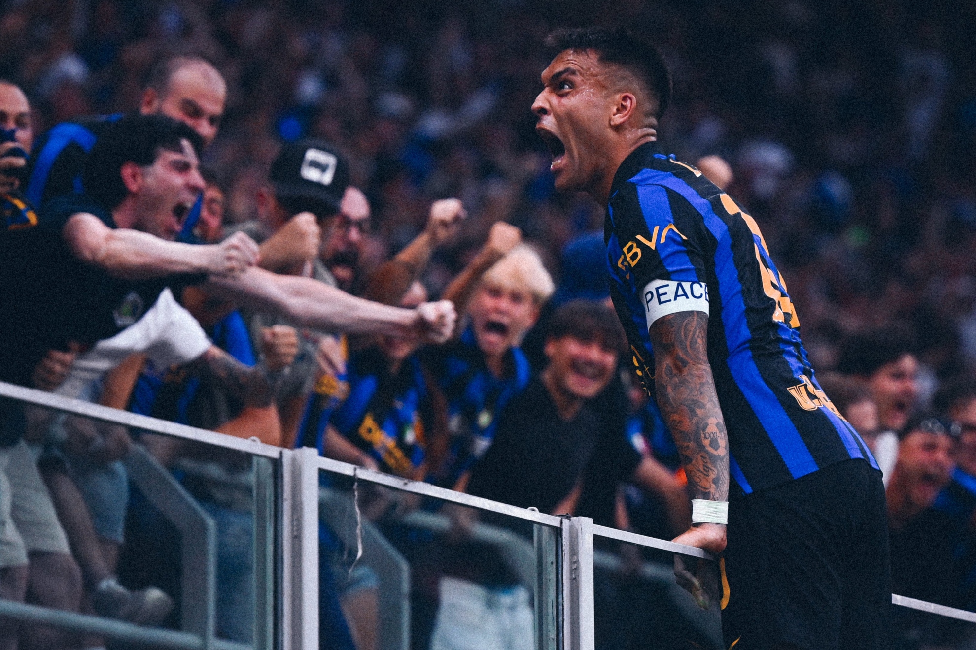 Lautaro Martínez celebra uno de los goles ante el Nápoles. INTER.