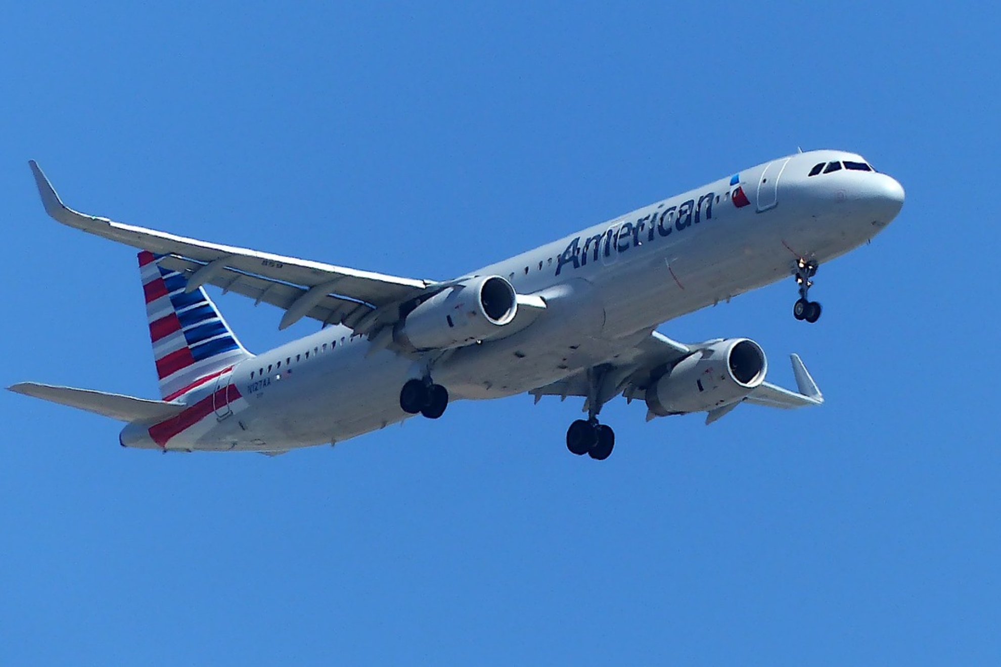 Imagen de recurso de un avión de American Airlines. Pixabay.