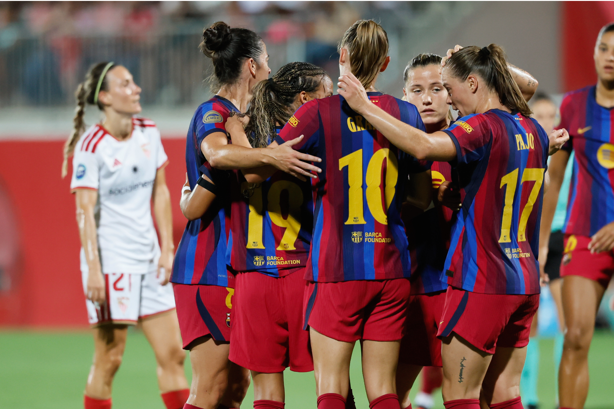 Las jugadoras del Barcelona celebran un gol ante el Sevilla en el Jesús Navas