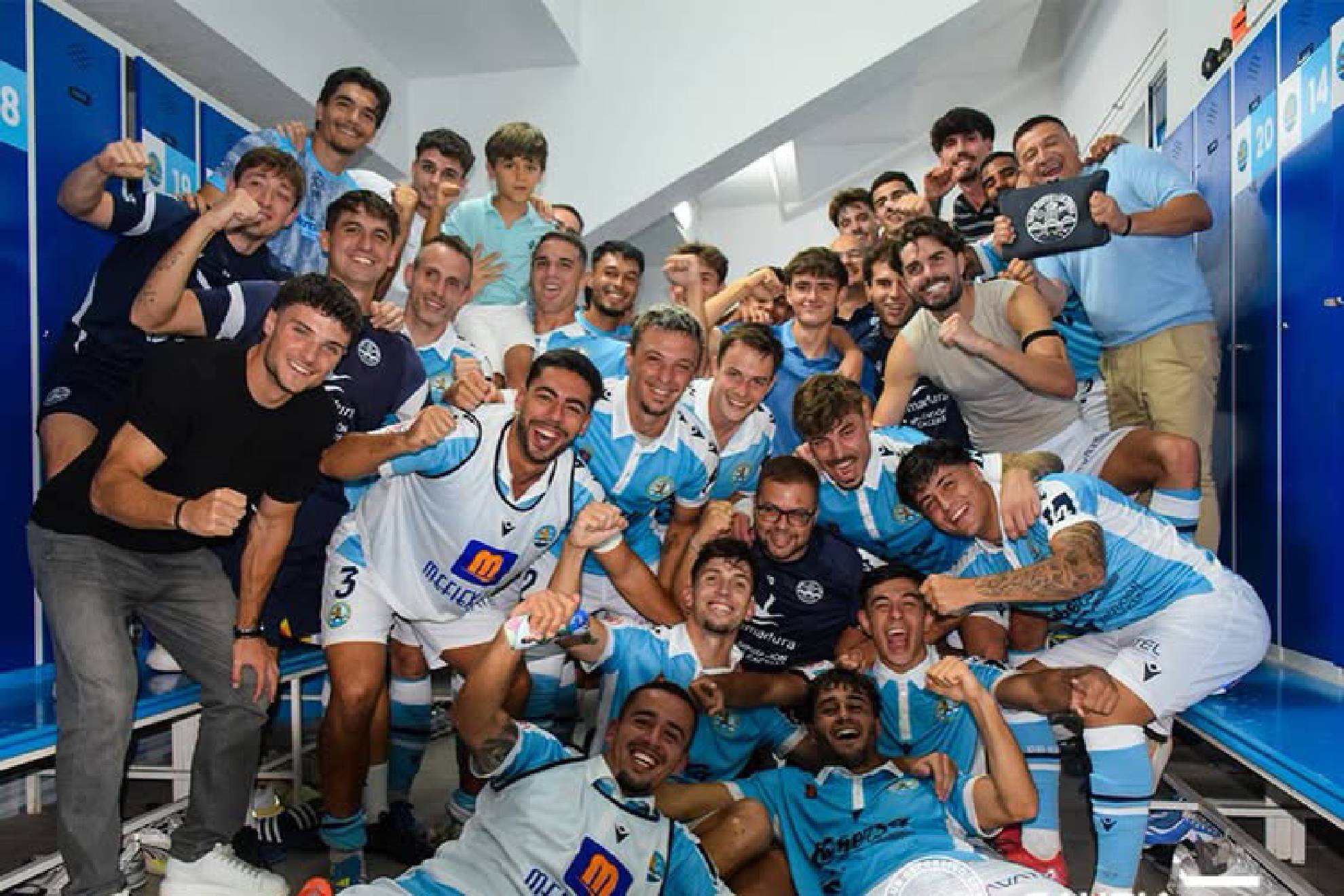 Tres puntos que se celebraron efusivamente en el vestuario del Coria