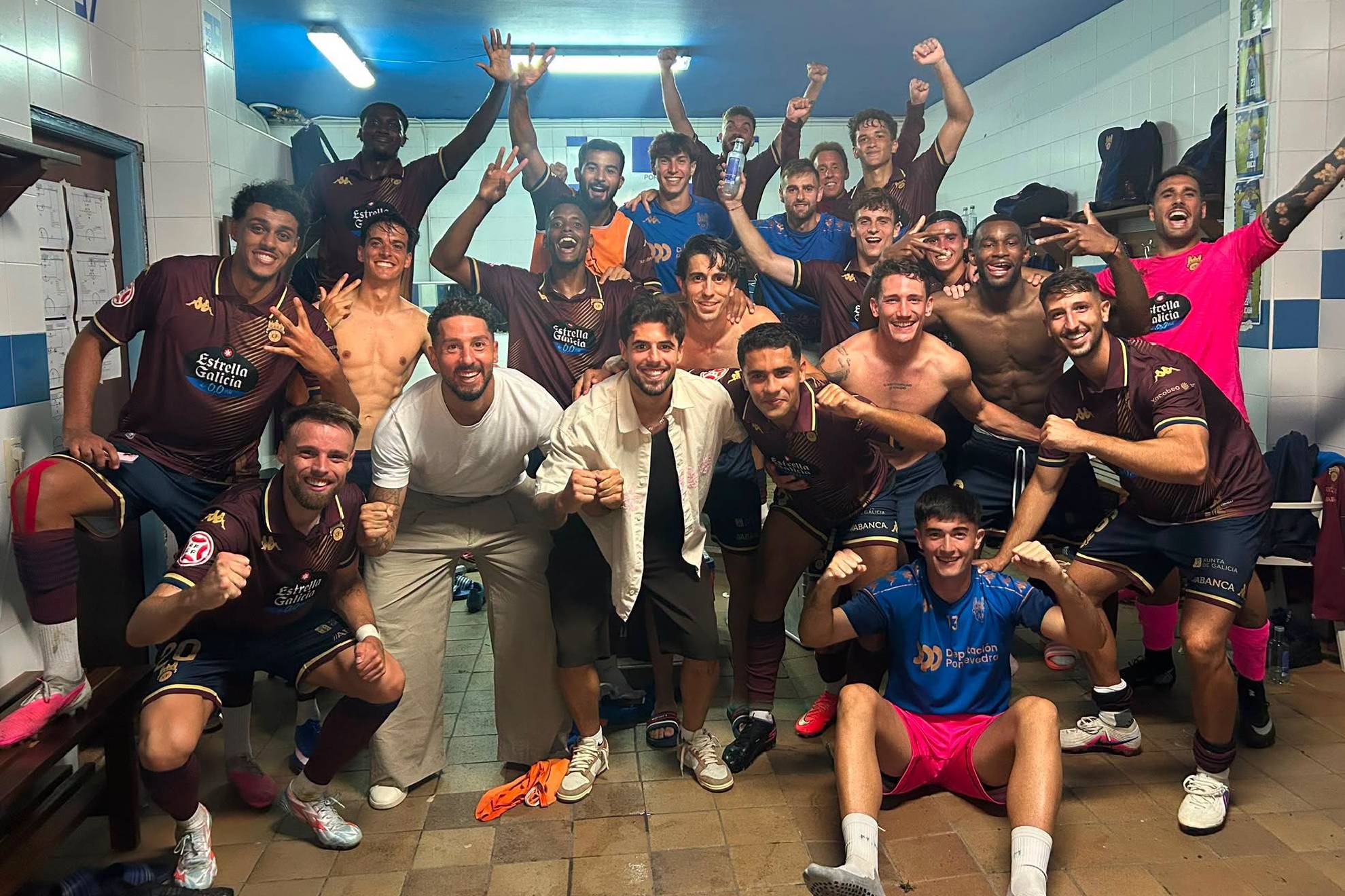 El Pontevedra tuvo que jugar en Portonovo y terminó goleando