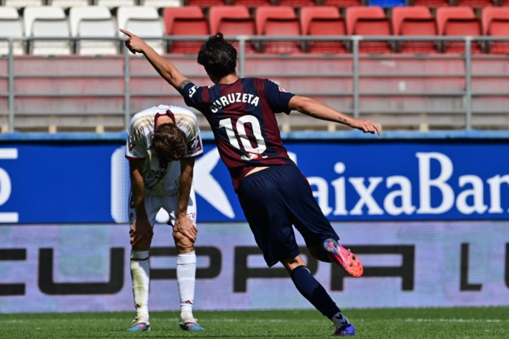 Guruzeta, celebrando un gol del Eibar contra el Granada. SD EIBAR