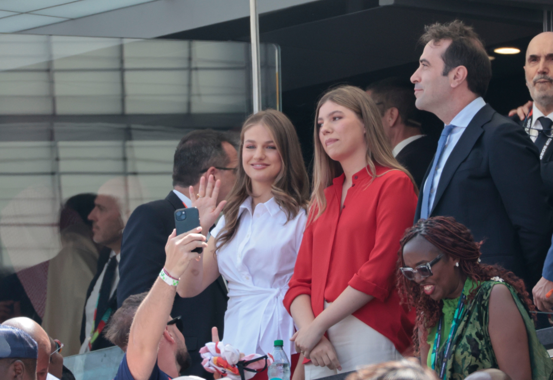 La princesa Leonor, en una imagen donde saluda a la cámara durante su asistencia a la final del Mundial 2026, elige Universidad Carlos III para estudiar Ciencias Políticas EFE