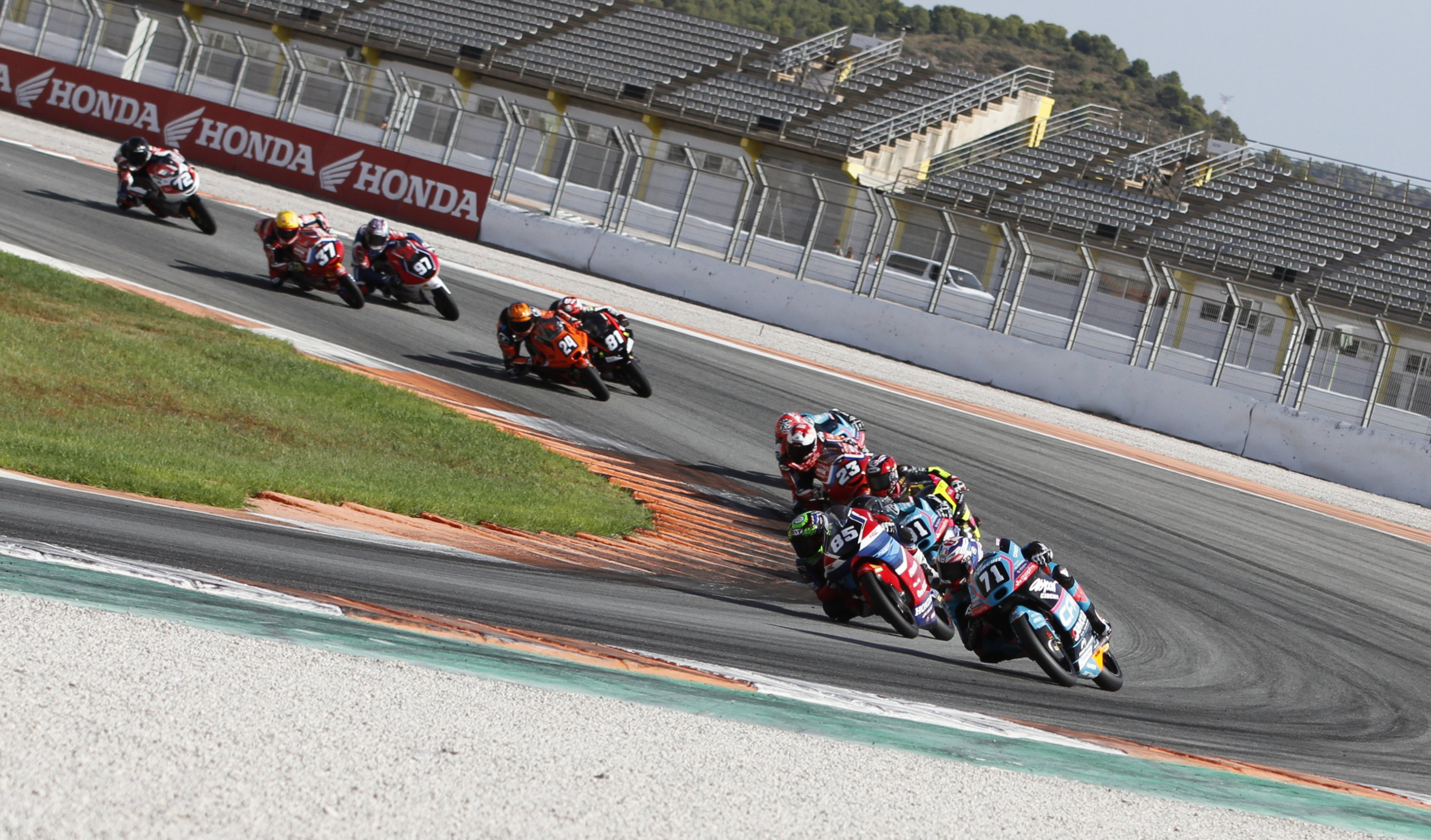 Carlos Cano, liderando en Moto3.
