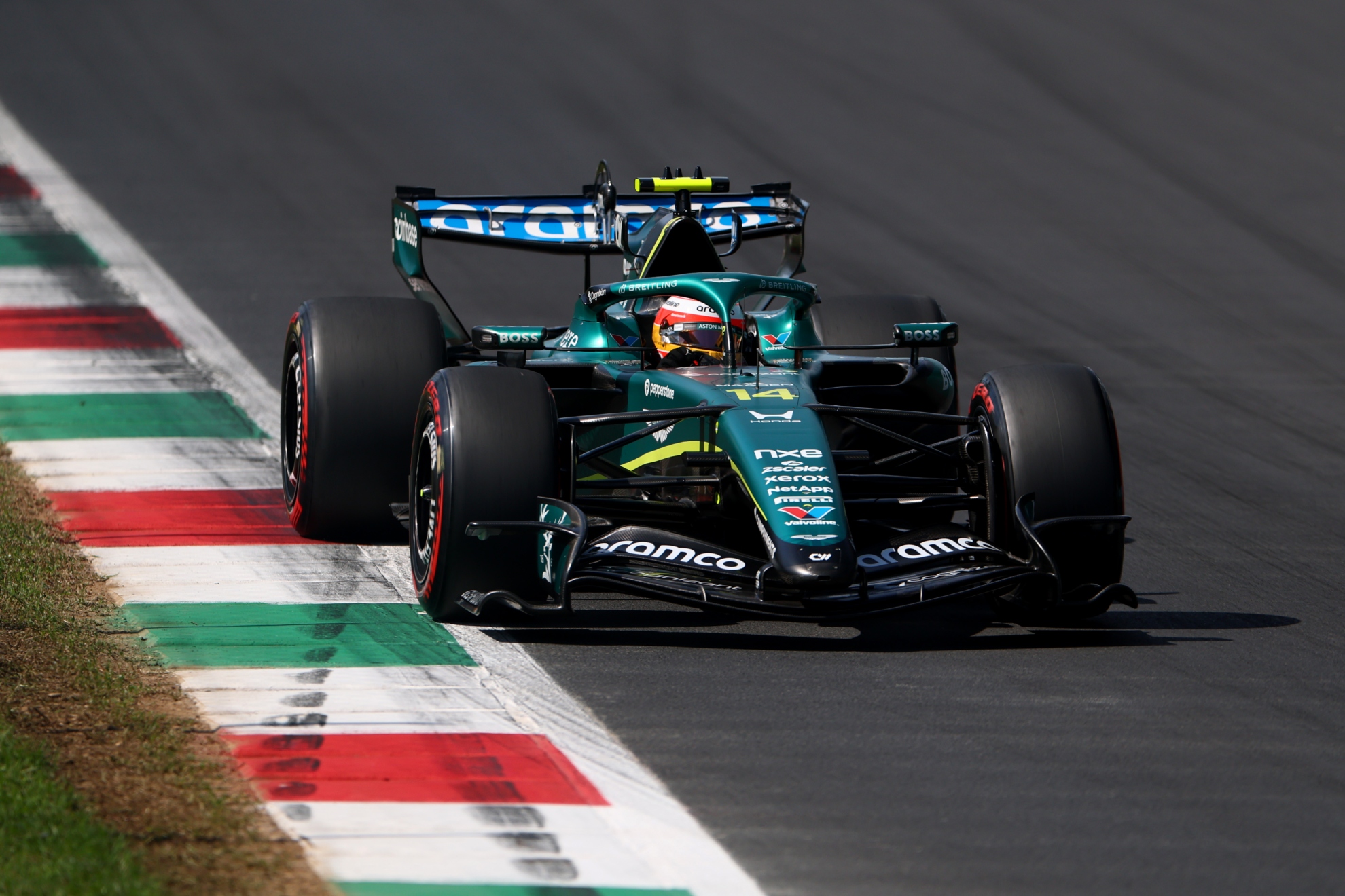 Alonso, en un piano de Monza. HONDA F1