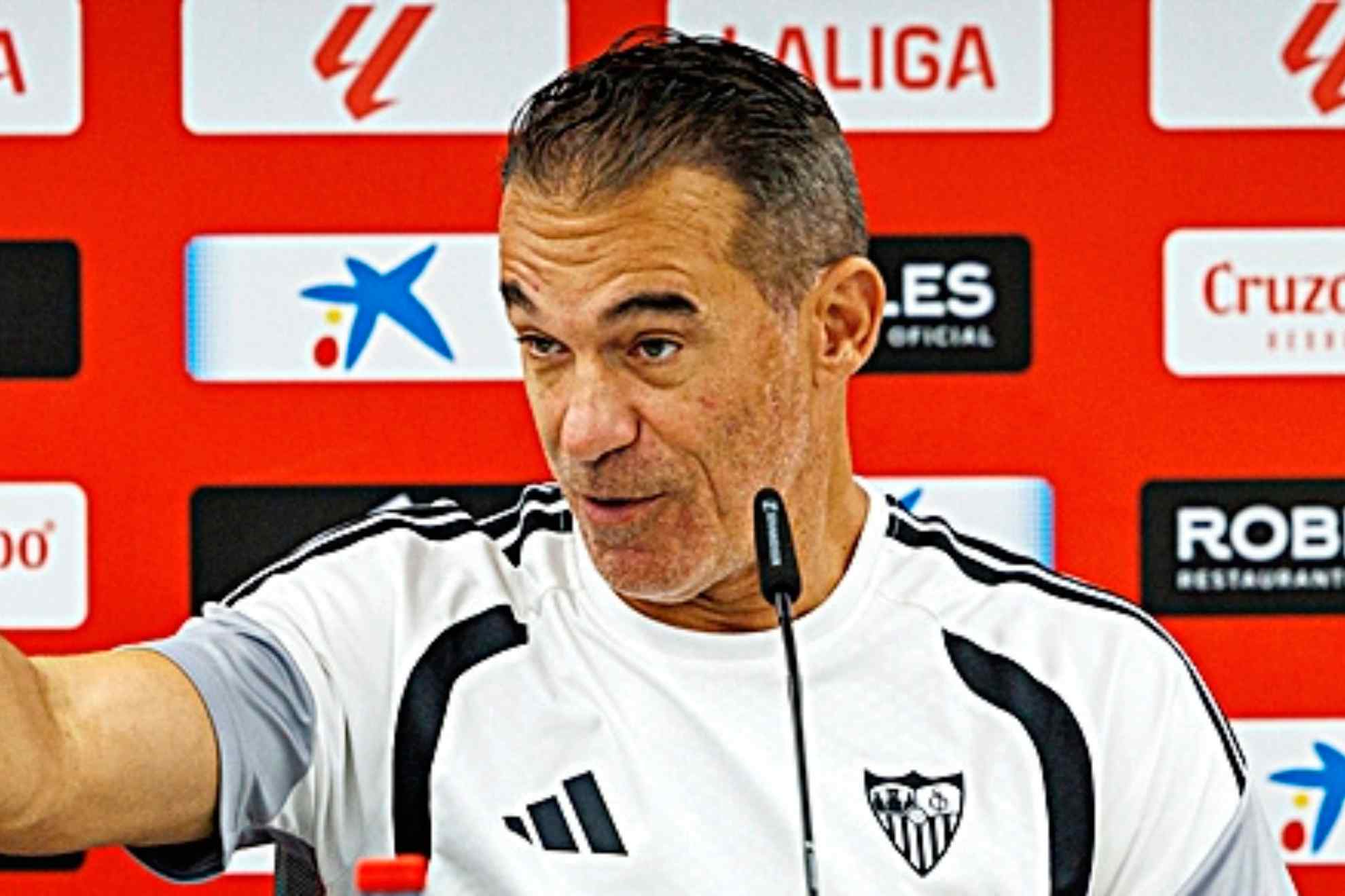 Luis García, en rueda de prensa.