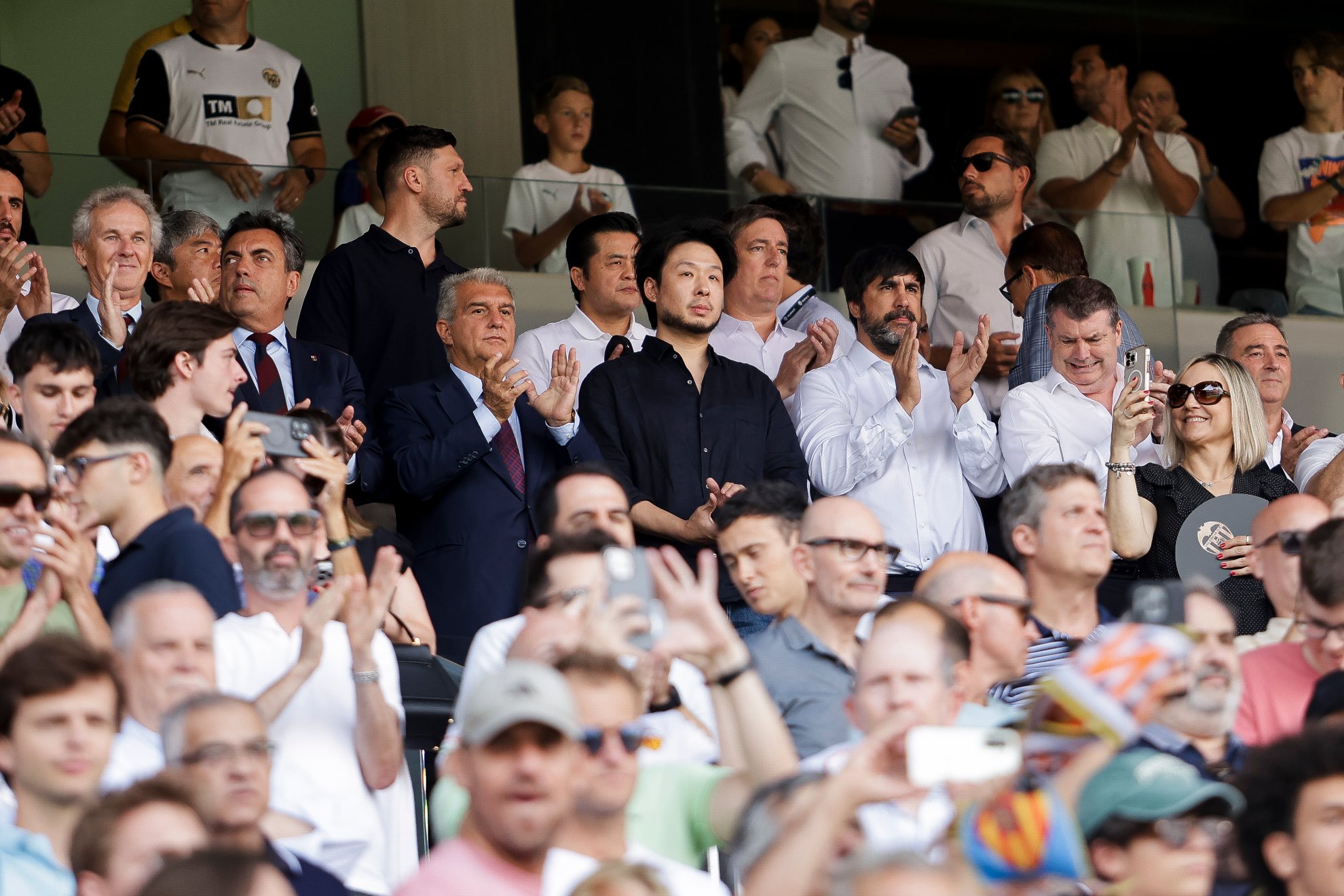 Kiat Lim, en el palco de Mestalla durante el partido Valencia - Barcelona.
