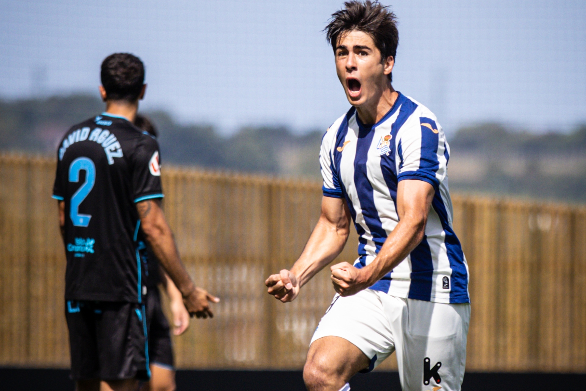 Javier Soroeta celebra con mucha rabia el gol que le marcó al Tenerife. REAL SOCIEDAD