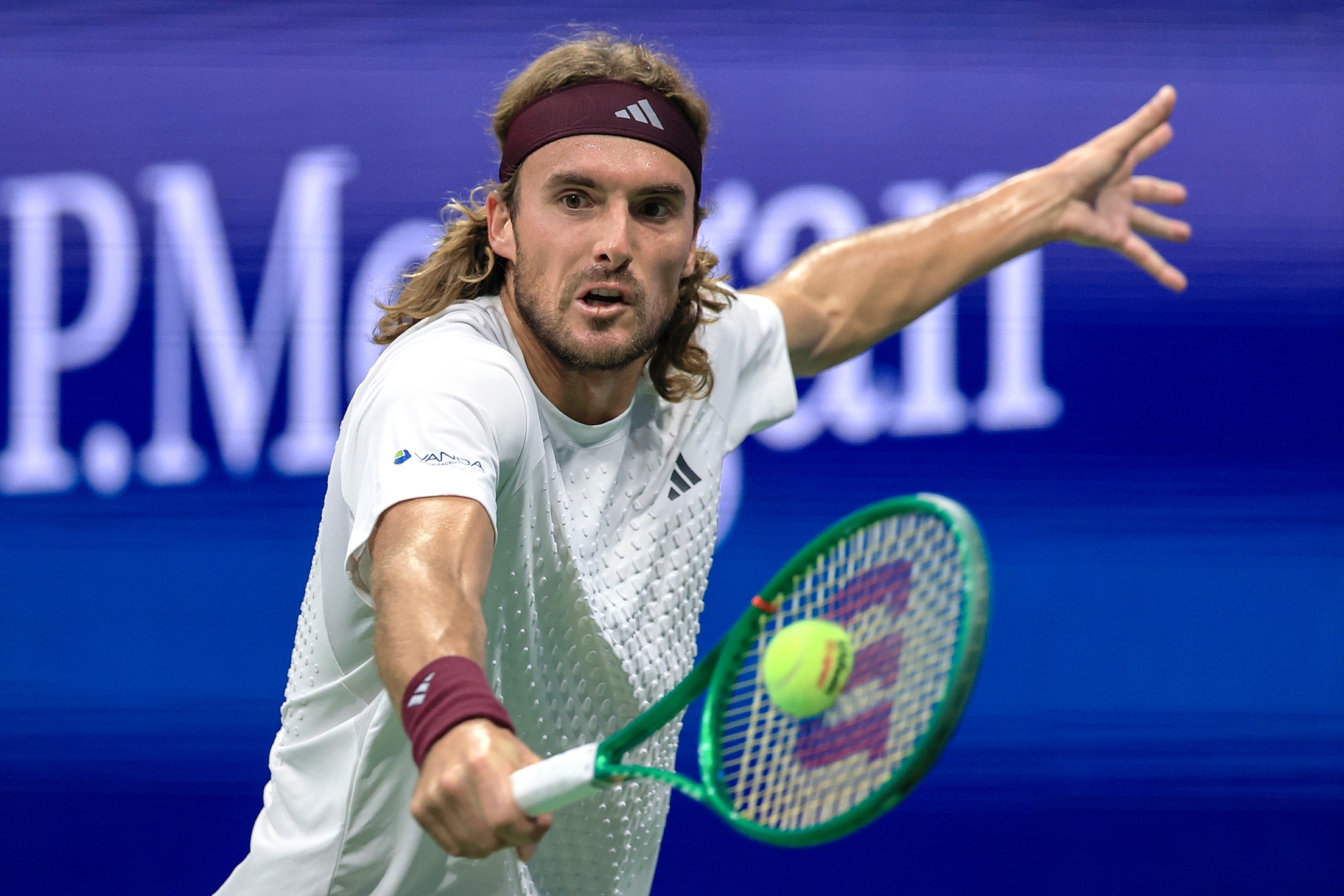 Ben Shelton (EE.UU.) derrotó. Stefanos Tsitsipas (Grecia) 6-2, 6-3, 6-4 AP