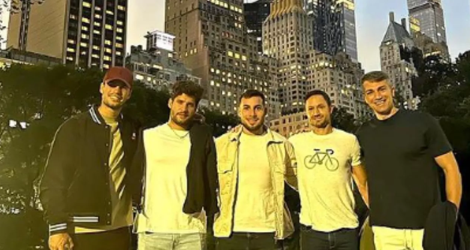 Alcaraz, con su hermano Álvaro, su amigo Rafa, y los Juanjos, Moreno y López.