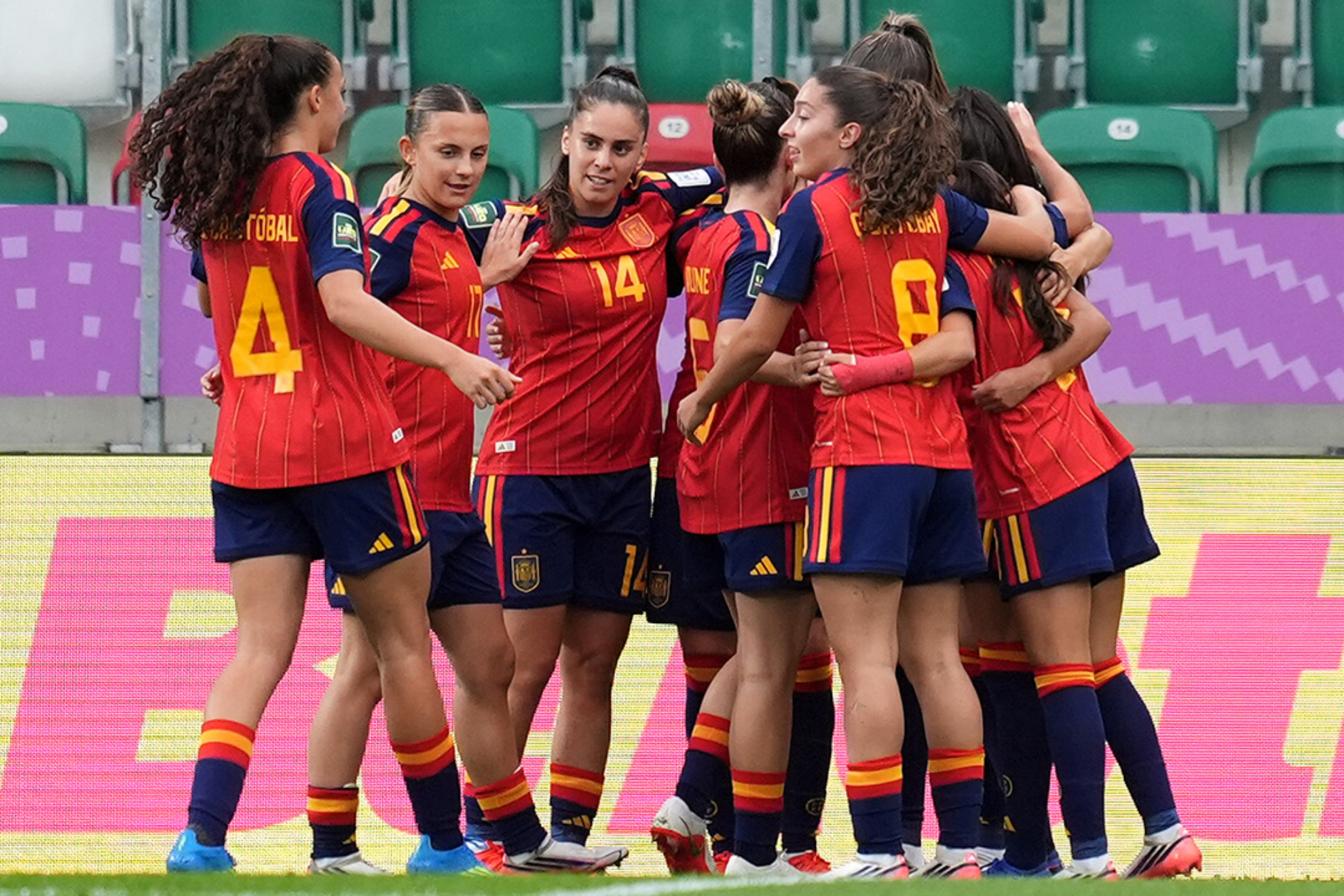 Las jugadoras de la selección española celebran un gol ante Nigeria RFEF