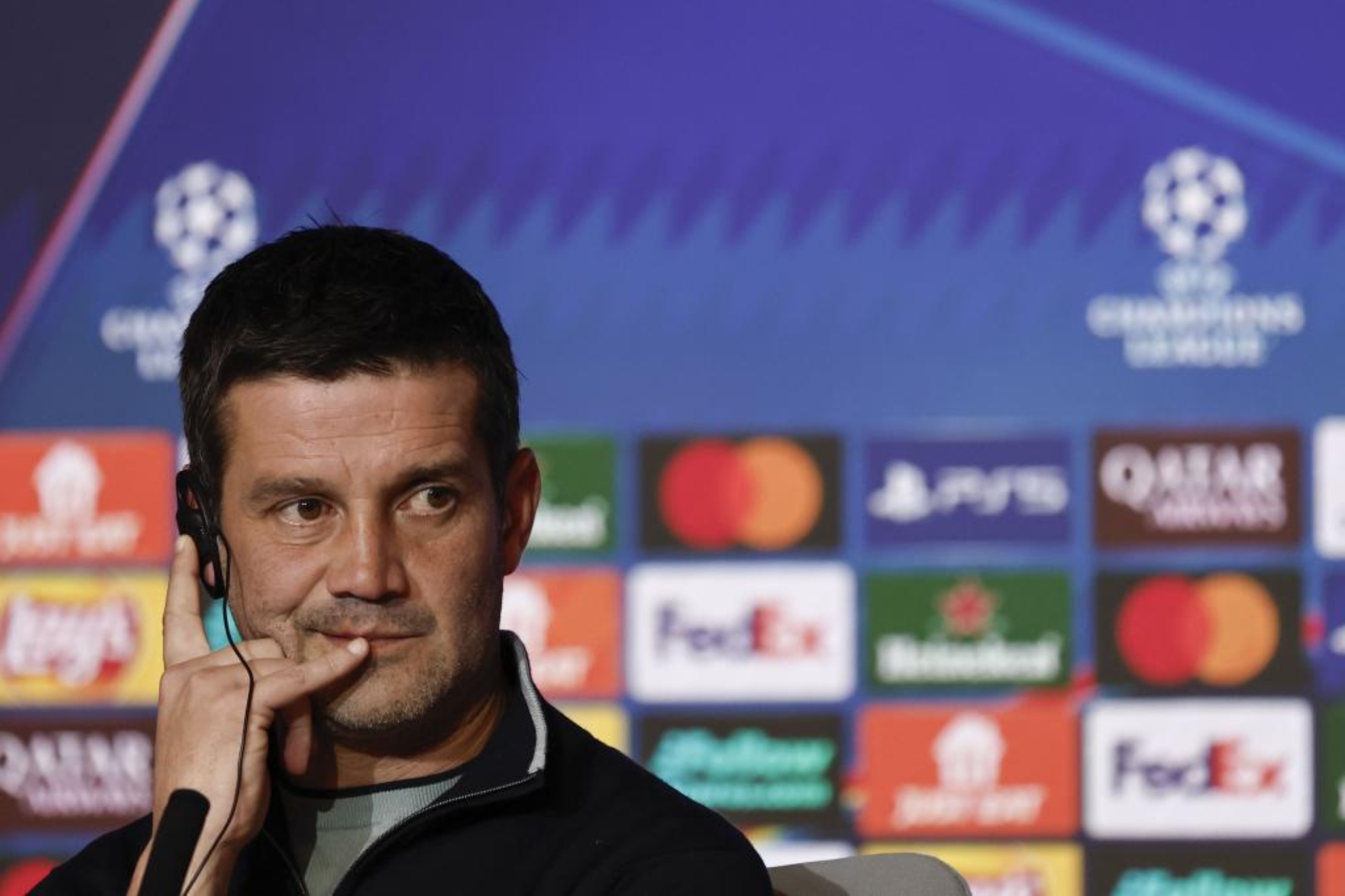 Chivu en rueda de prensa. EFE