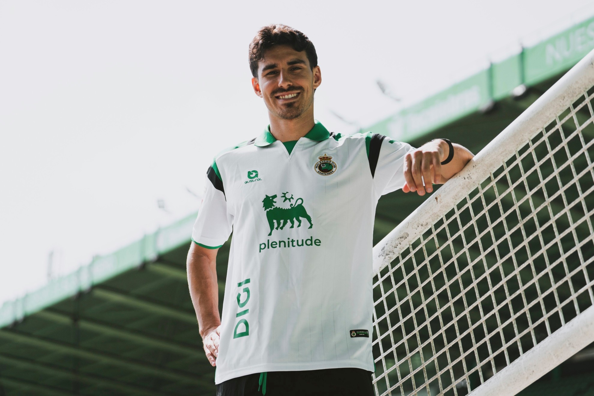 André Almeida, presentado con el Racing.