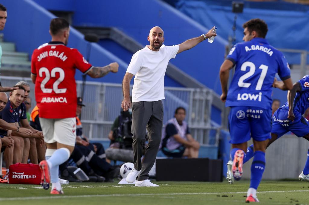 Claudio Giráldez durante el partido de la jornada 4 de LaLiga EA Sports ante el Getafe LALIGA