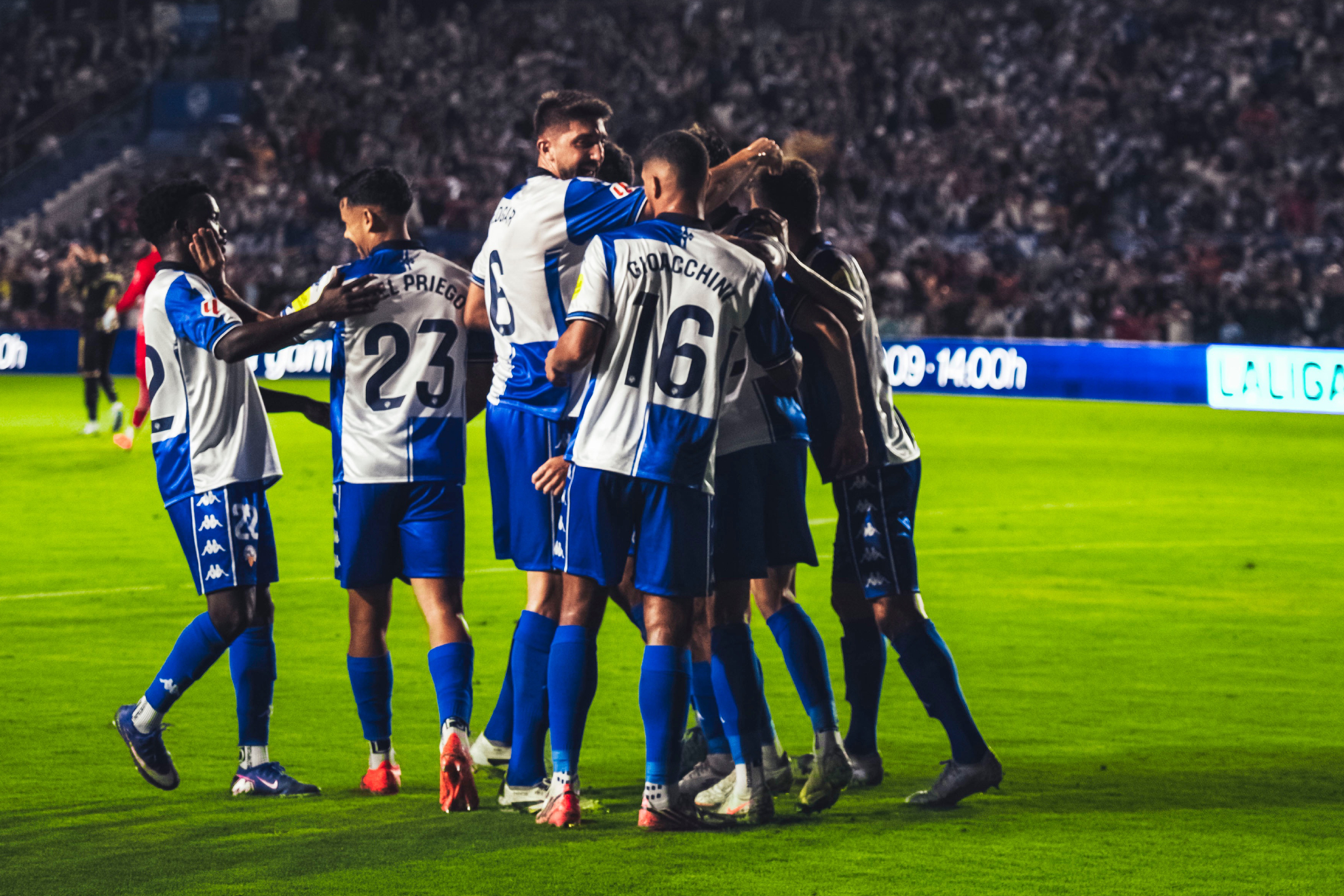 El Sabadell, celebrando un gol al Córdoba. LALIGA