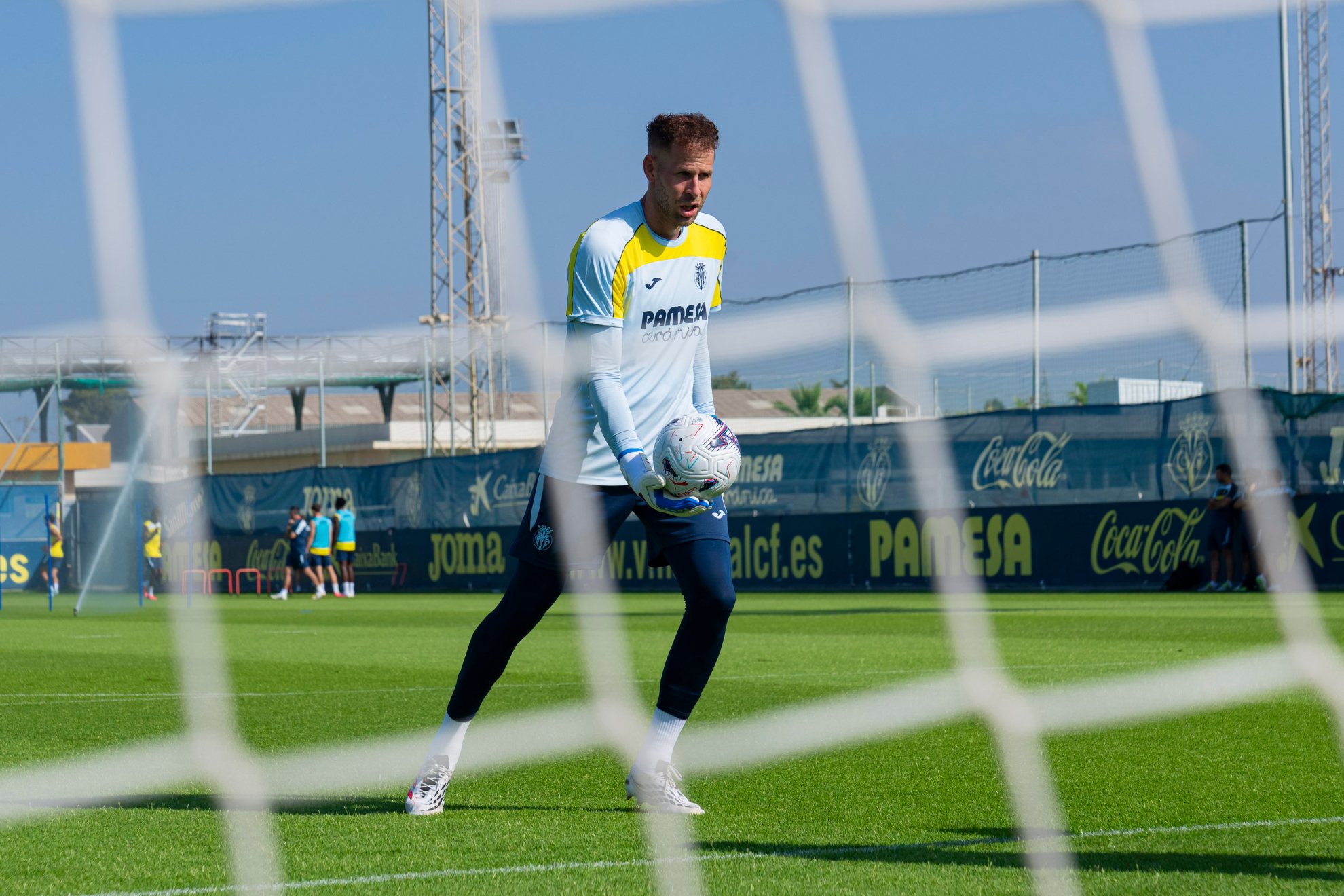 Peter Gulacsi en un entrenamiento con el Villarreal.