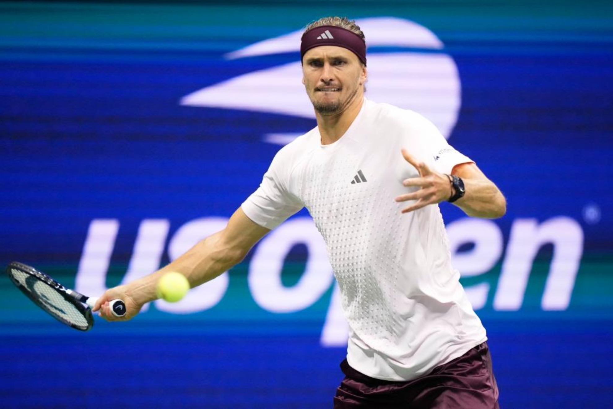 Alexander Zverev pega de derecha. LAPRESSE