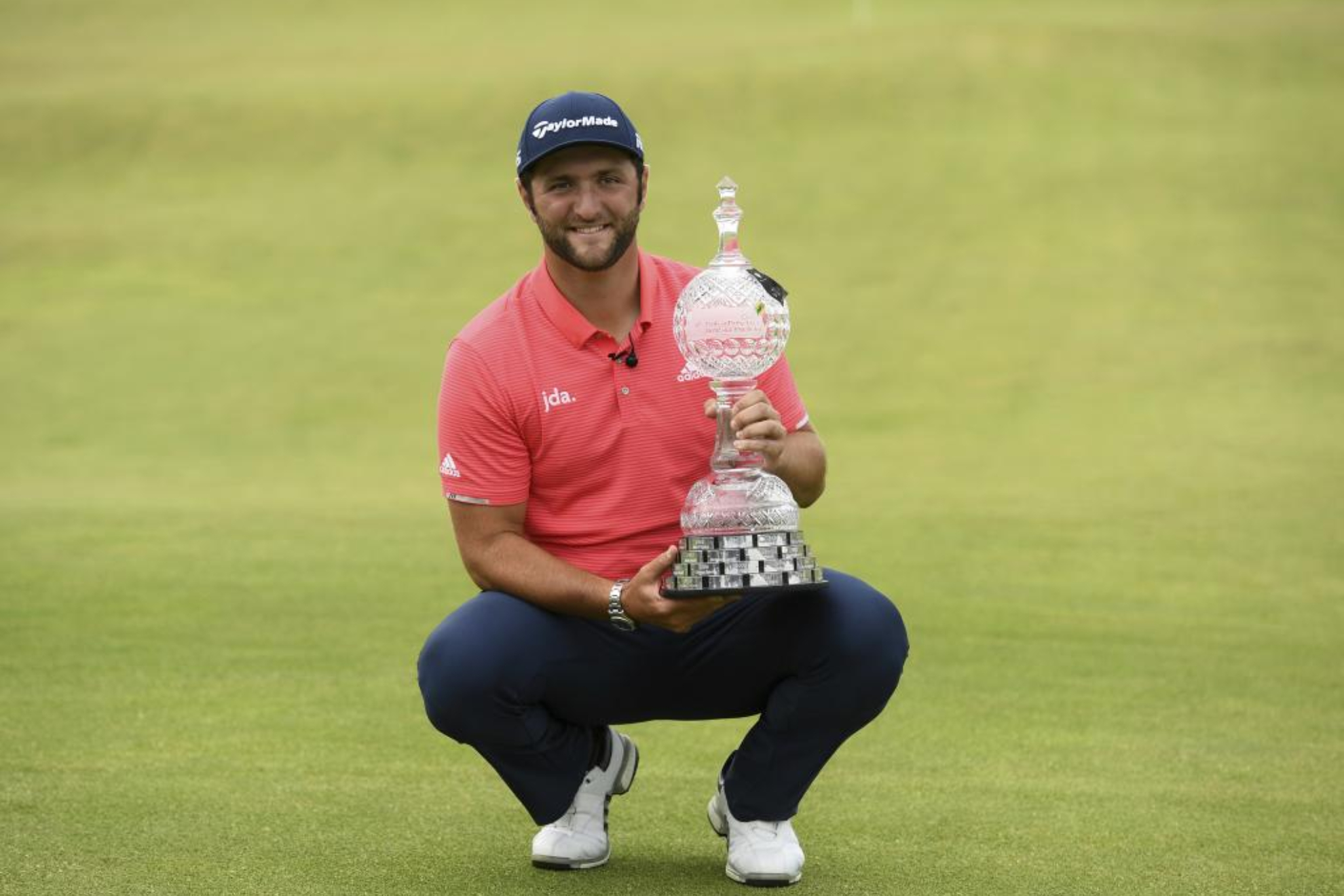 Jon Rahm, con el trofeo como ganador del Open de Irlanda en 2019. Getty Images